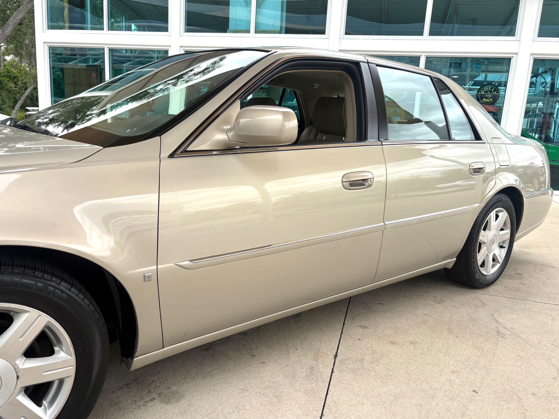 Vehicle photo 13
