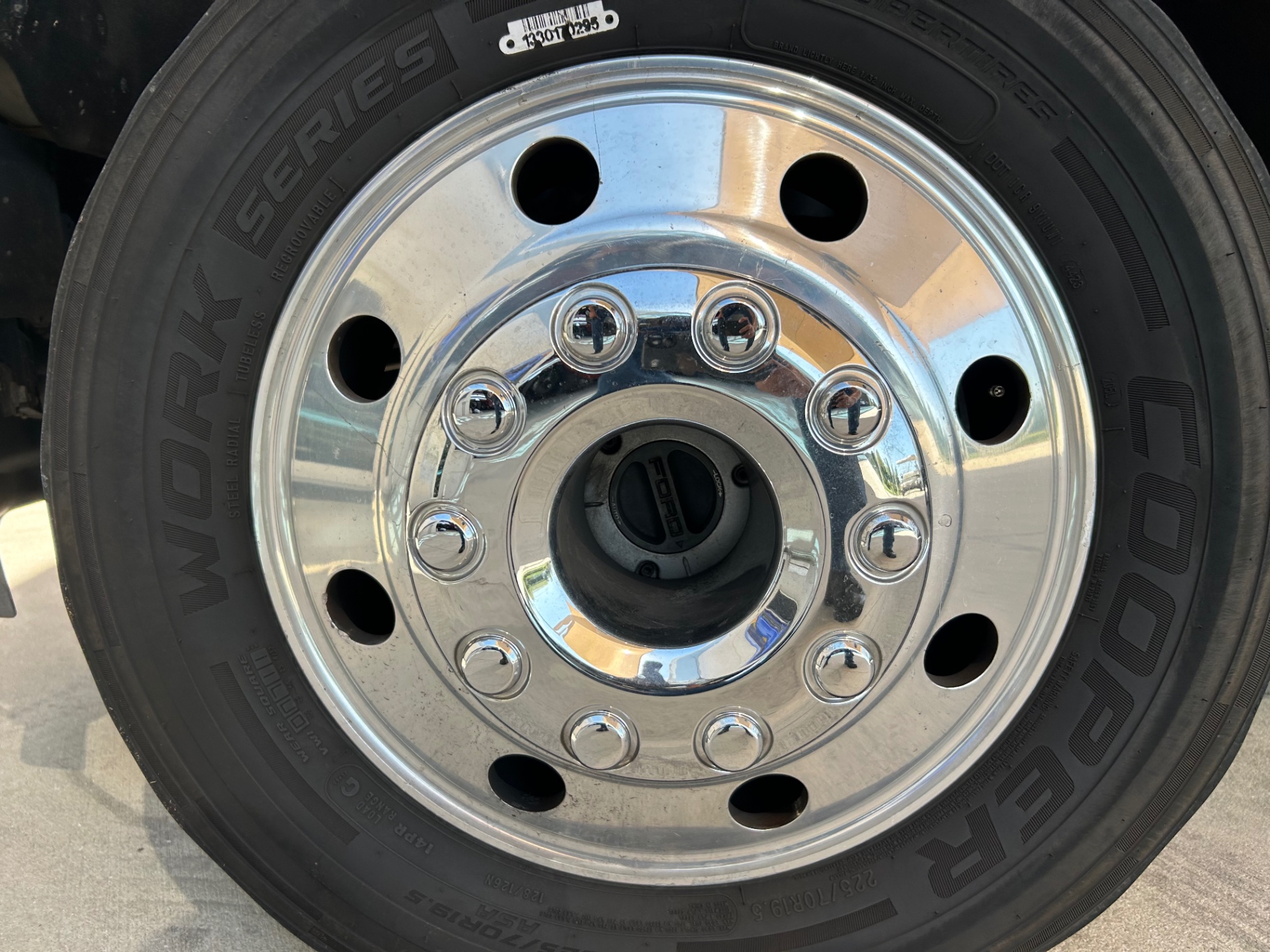 Vehicle photo 19