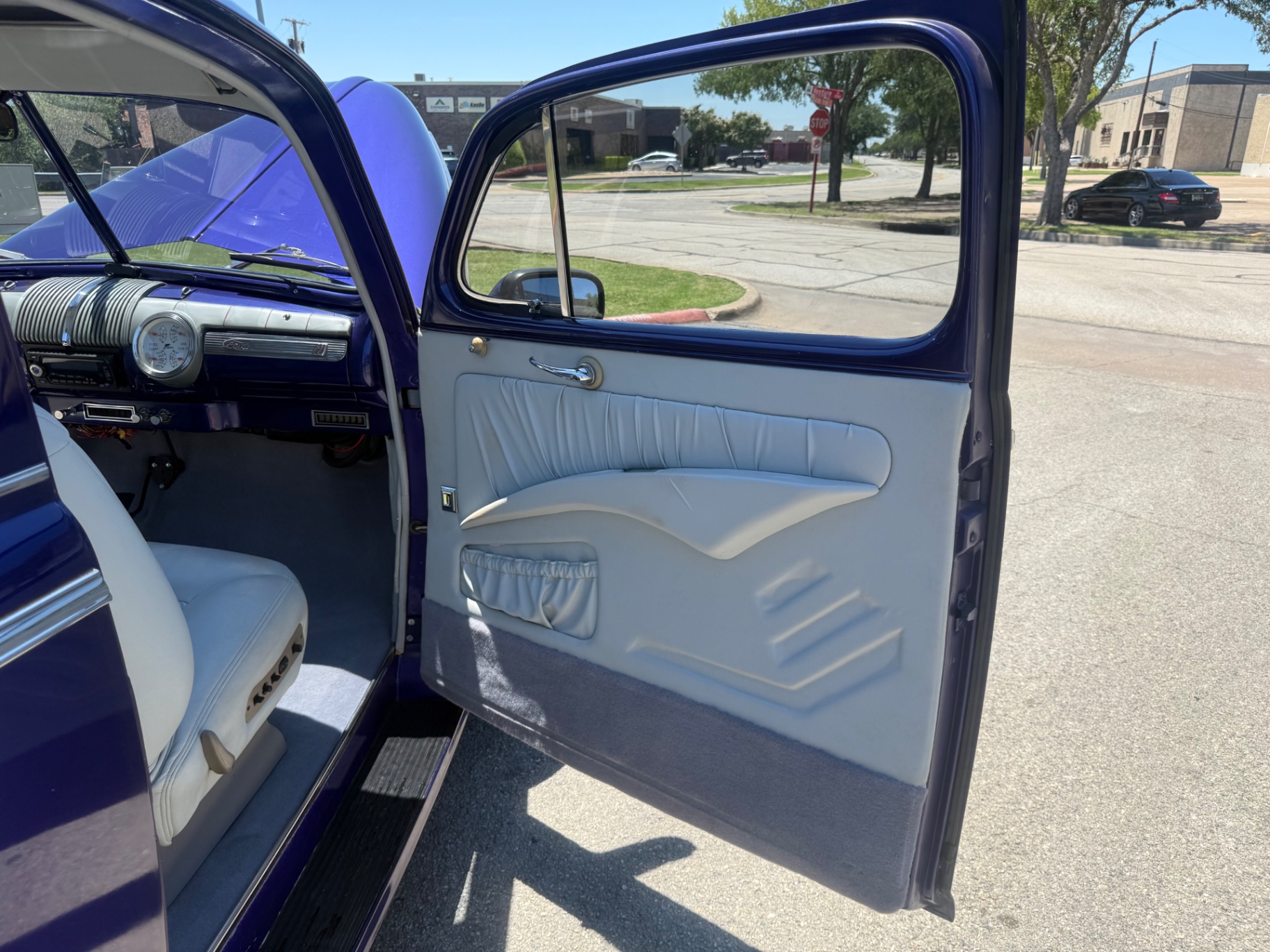 Vehicle photo 25