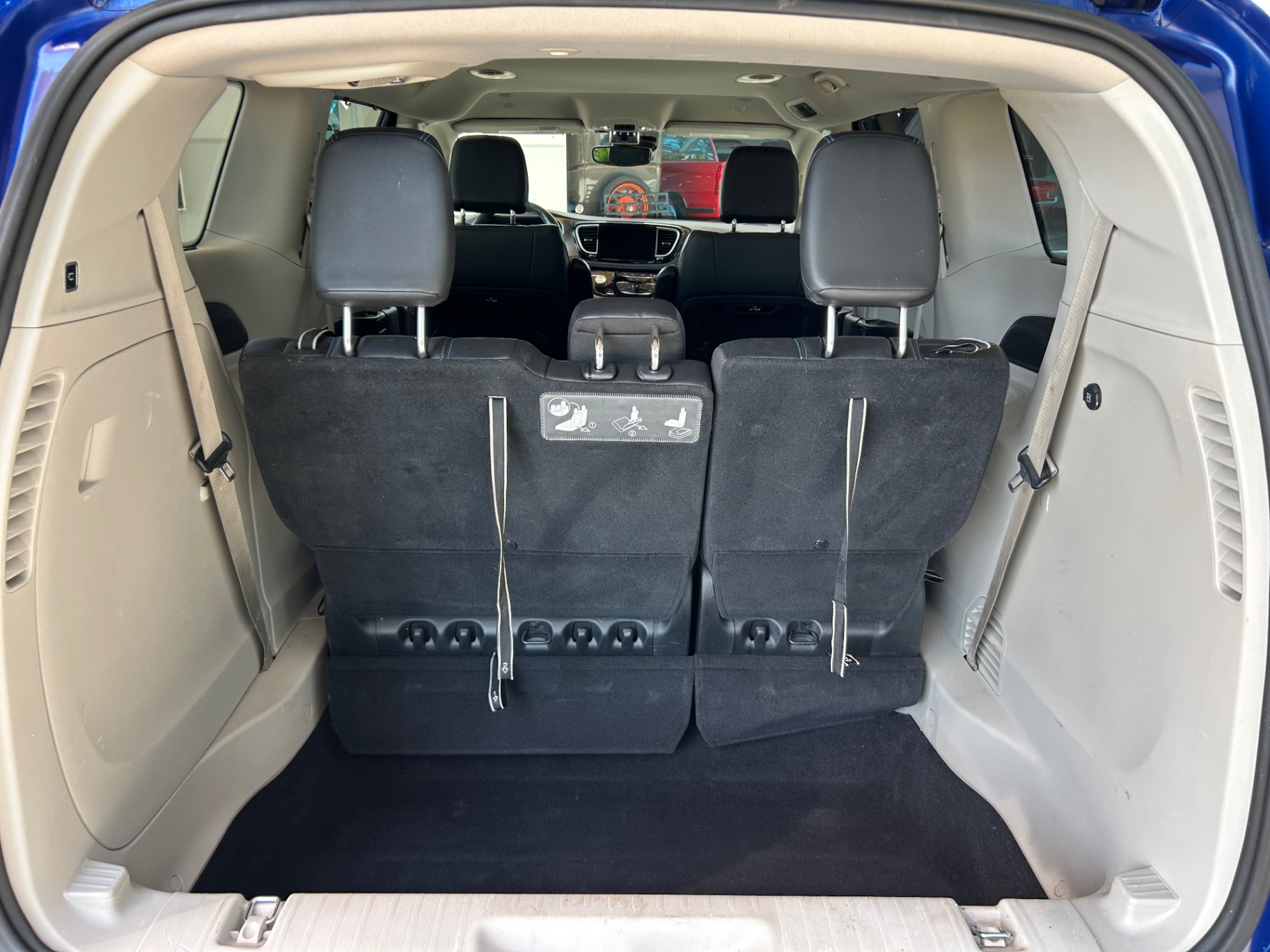 Vehicle photo 8