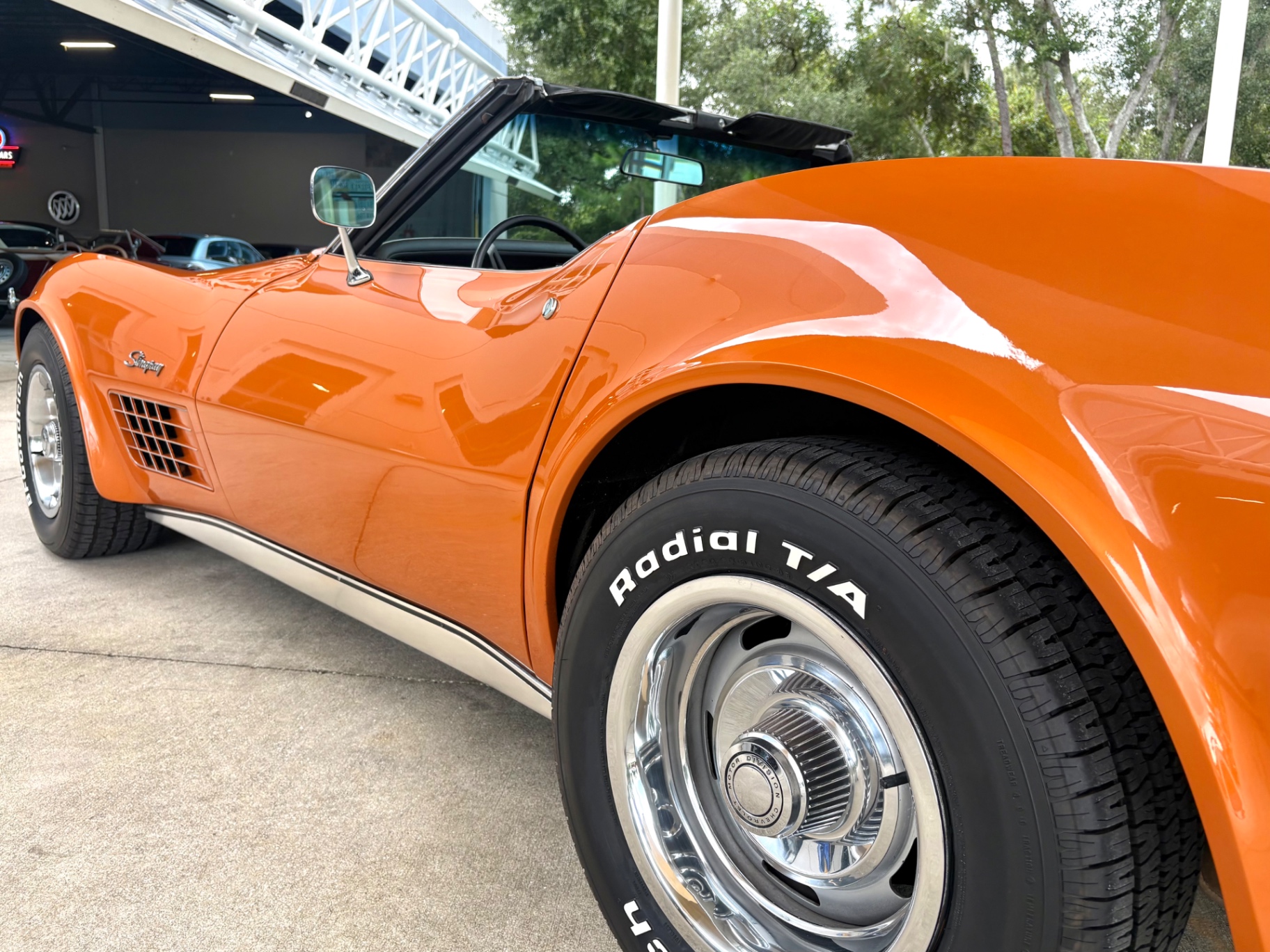 Vehicle photo 14