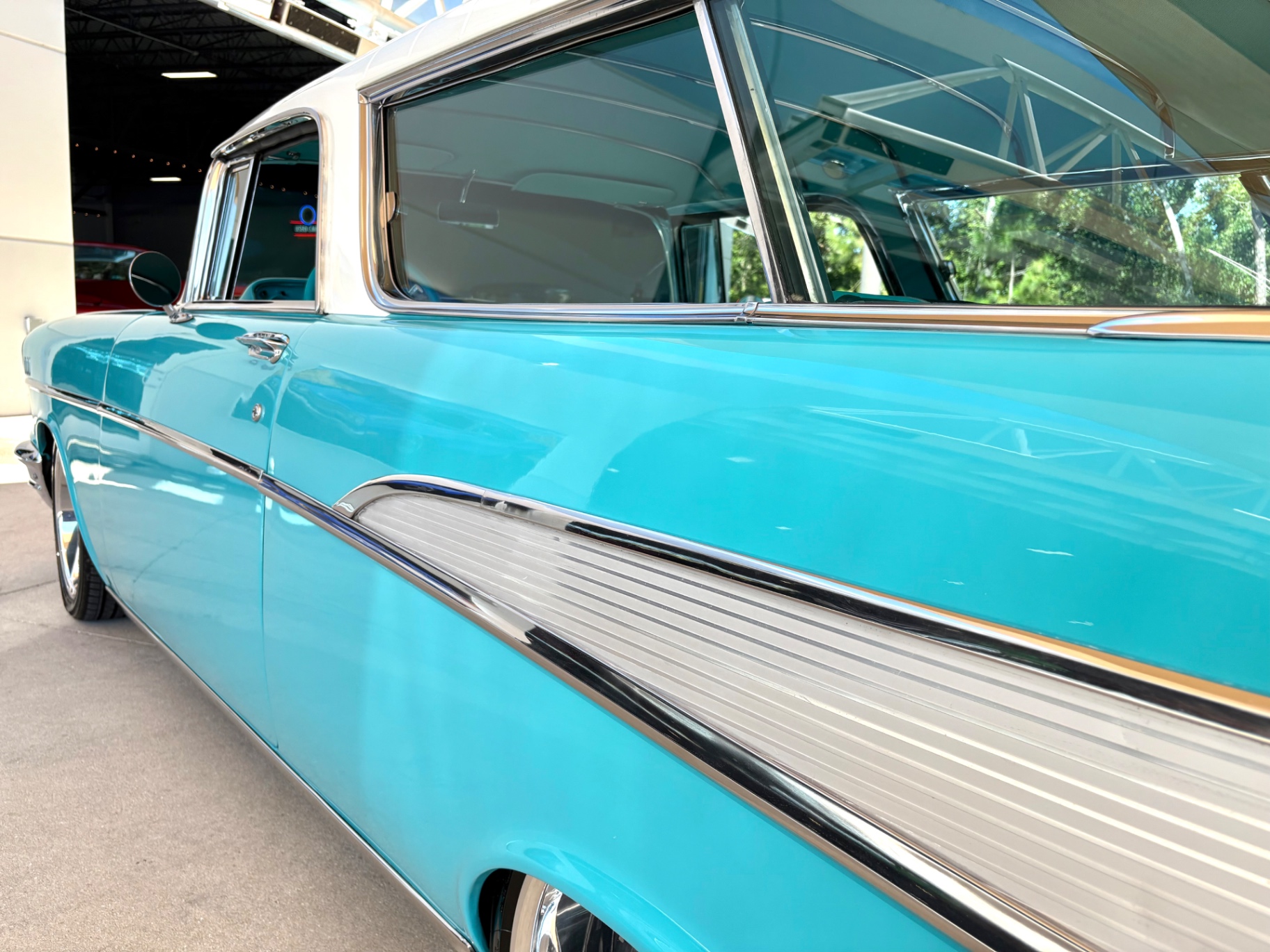 Vehicle photo 13