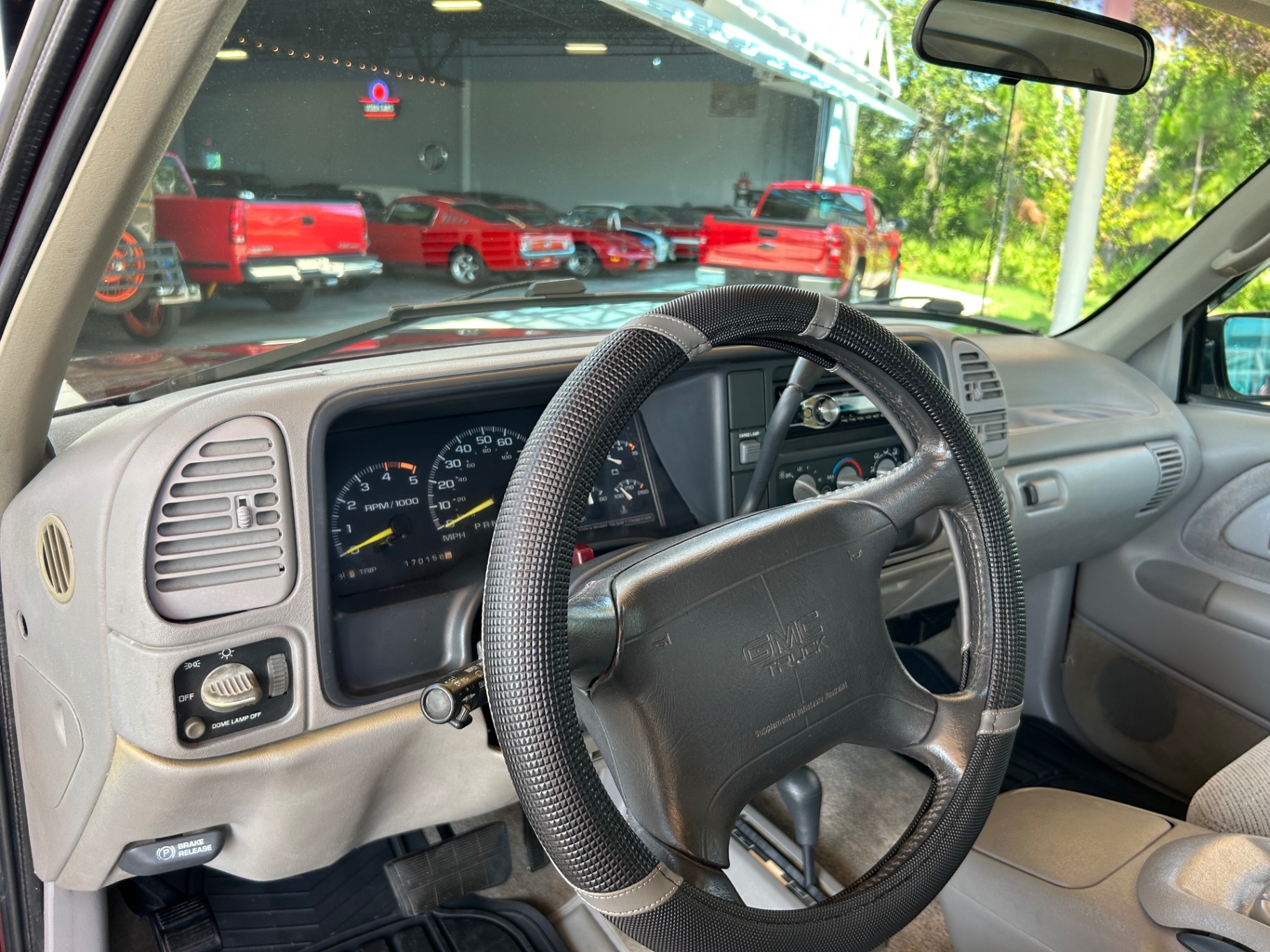 Vehicle photo 32