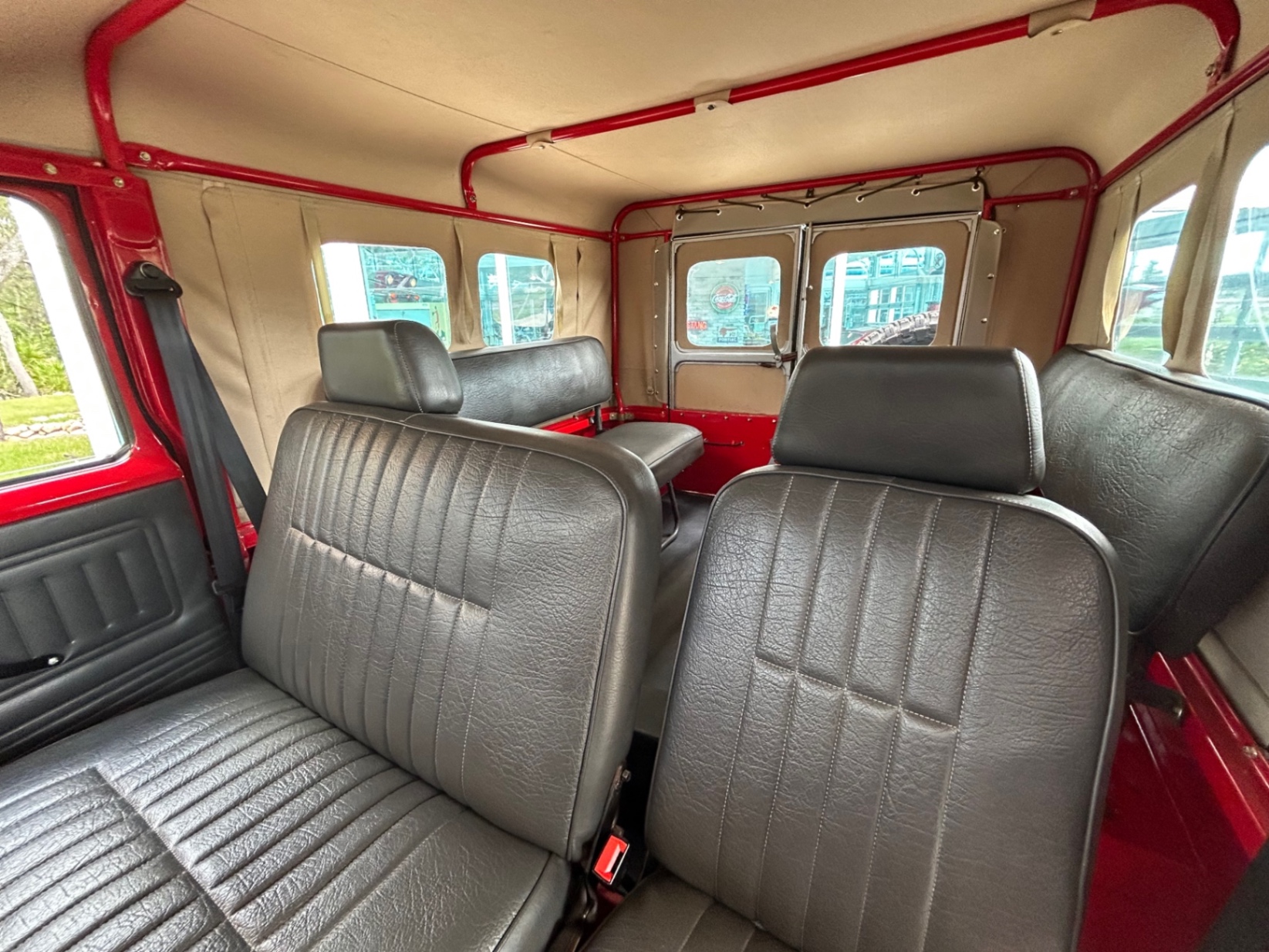 Vehicle photo 34