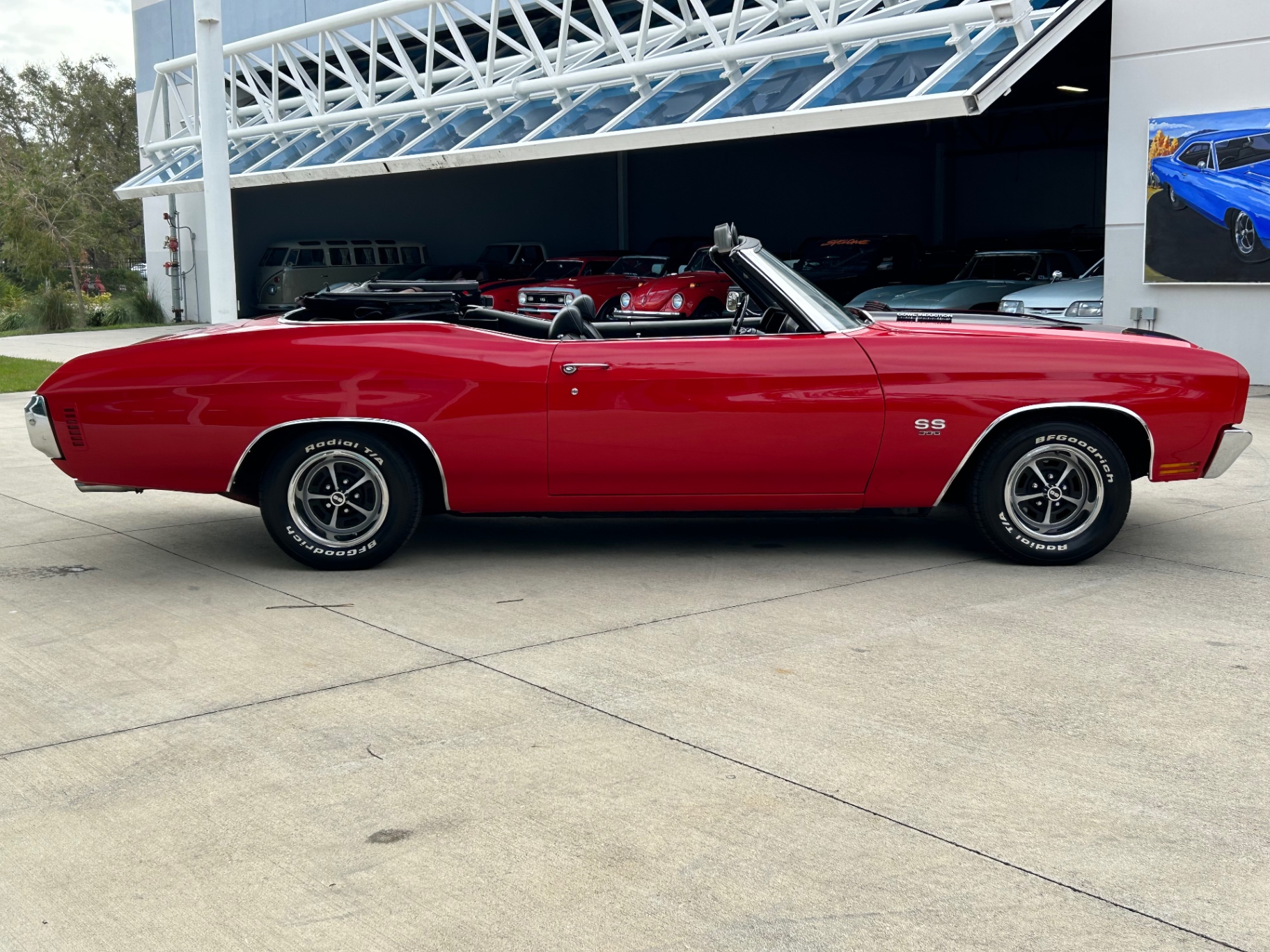 Vehicle photo 4