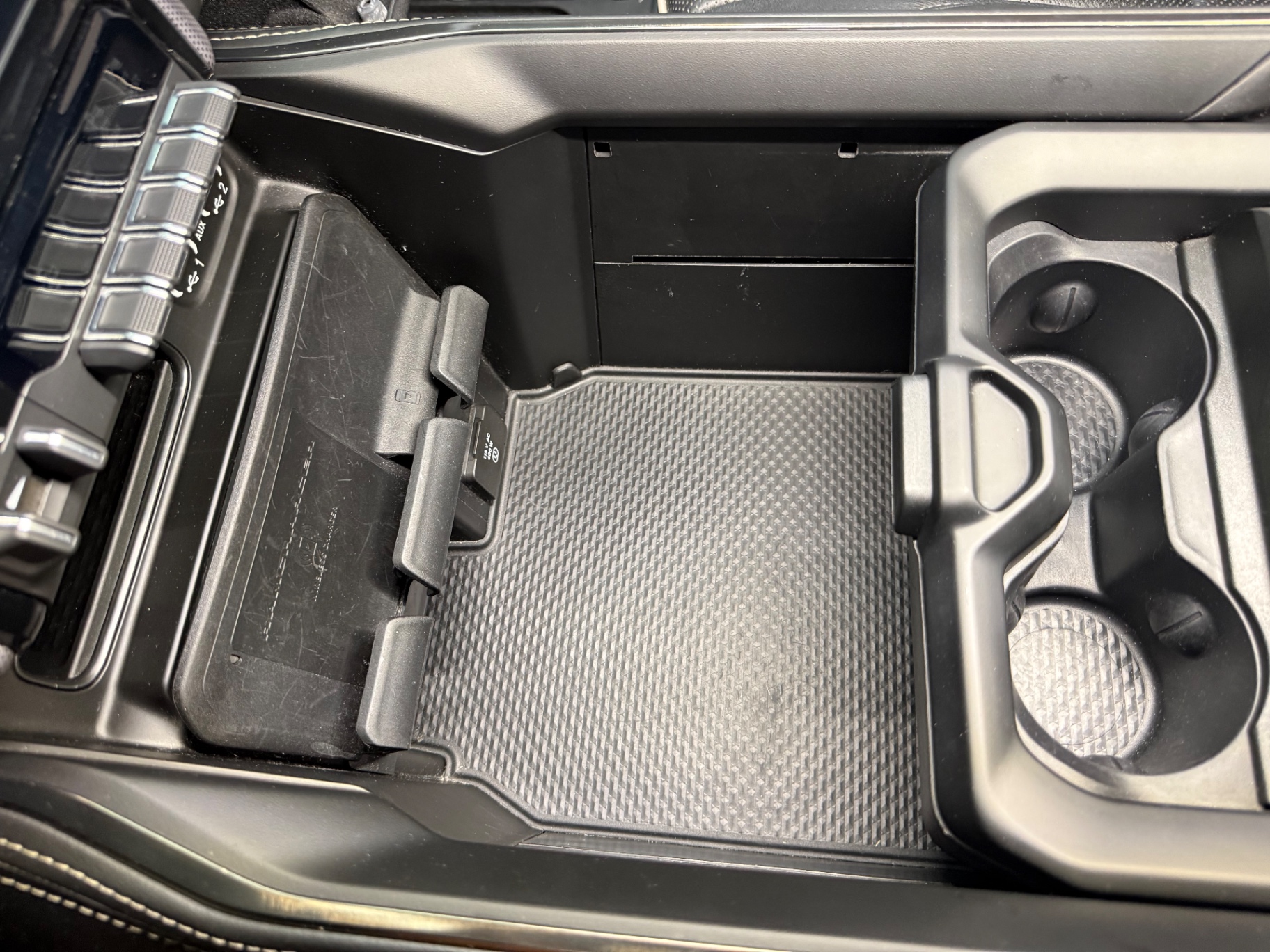 Vehicle photo 37