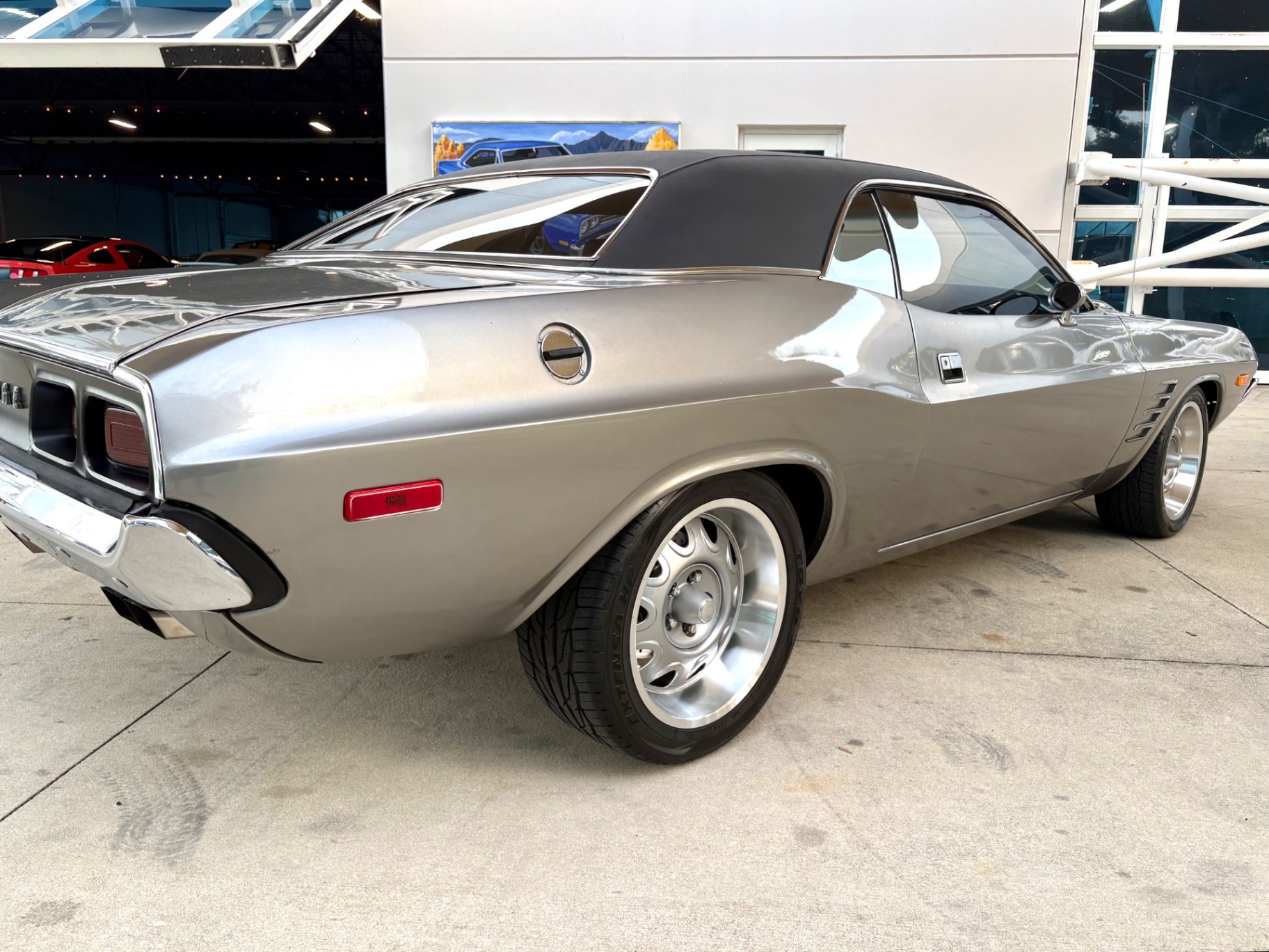 Vehicle photo 20