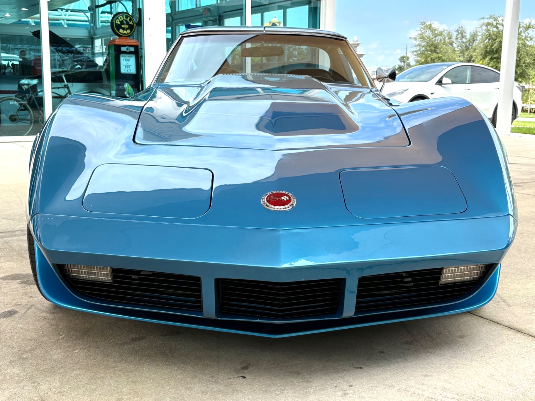 Vehicle photo 2