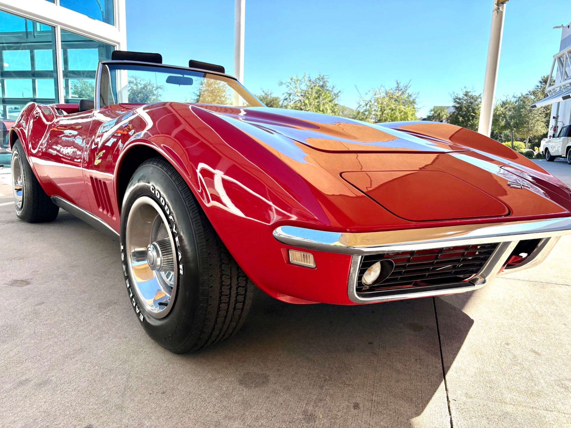 Vehicle photo 18