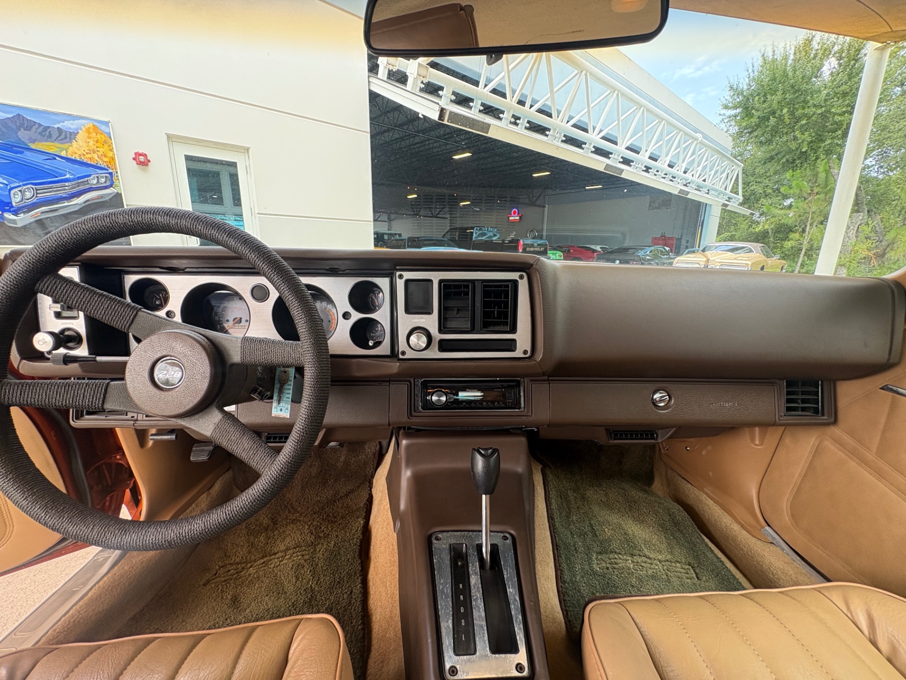 Vehicle photo 35