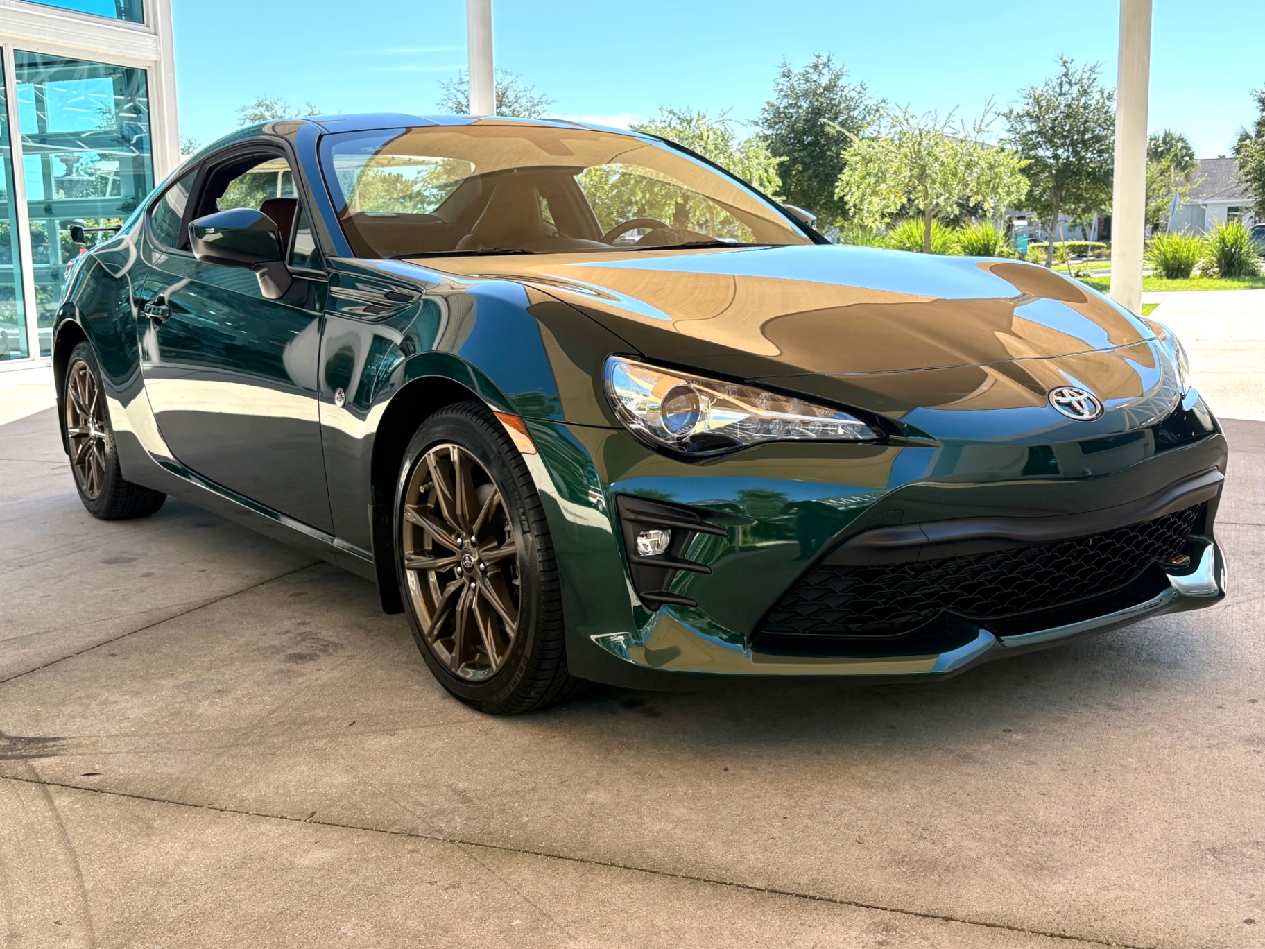 Vehicle photo 3