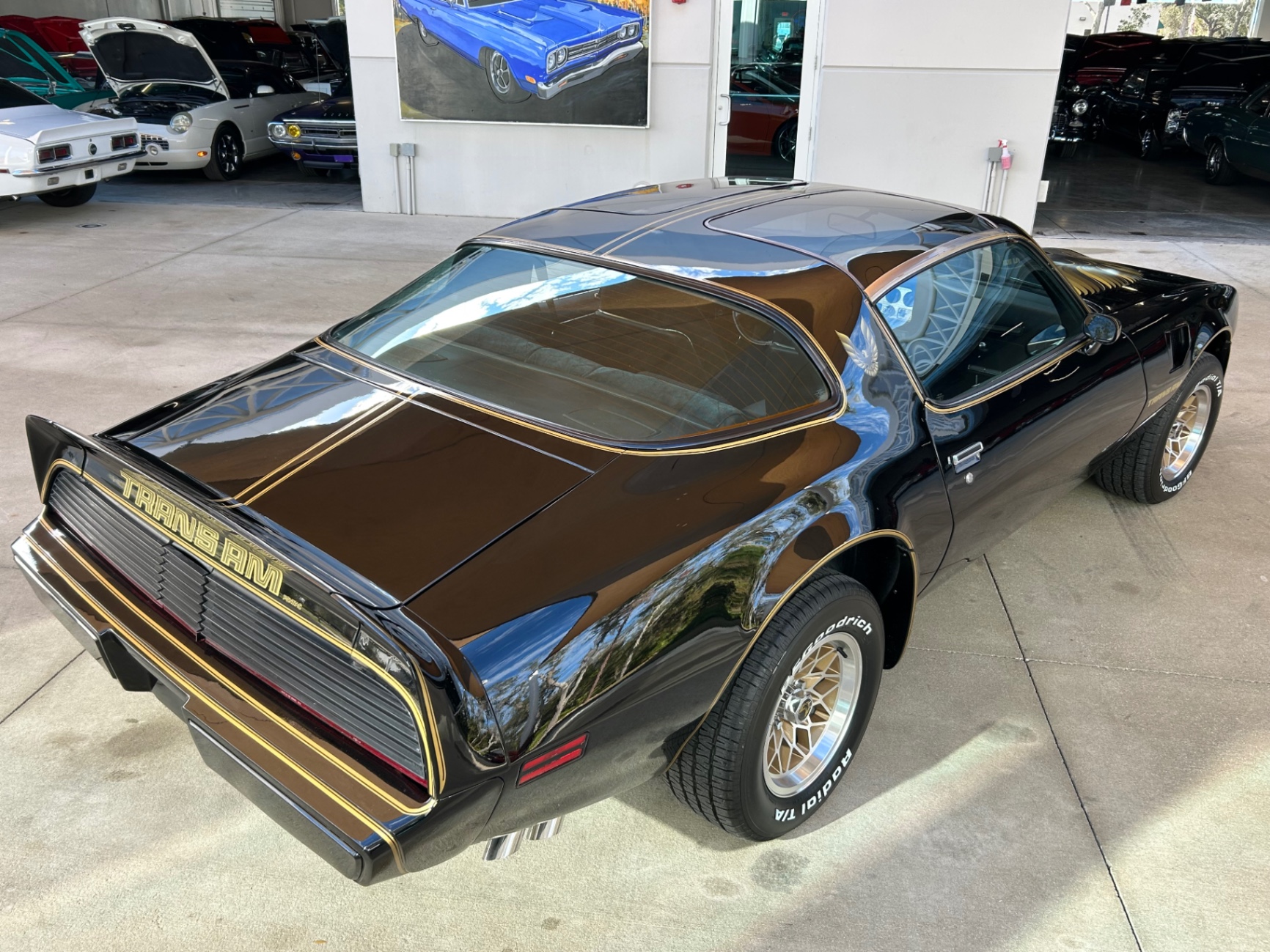 Vehicle photo 22