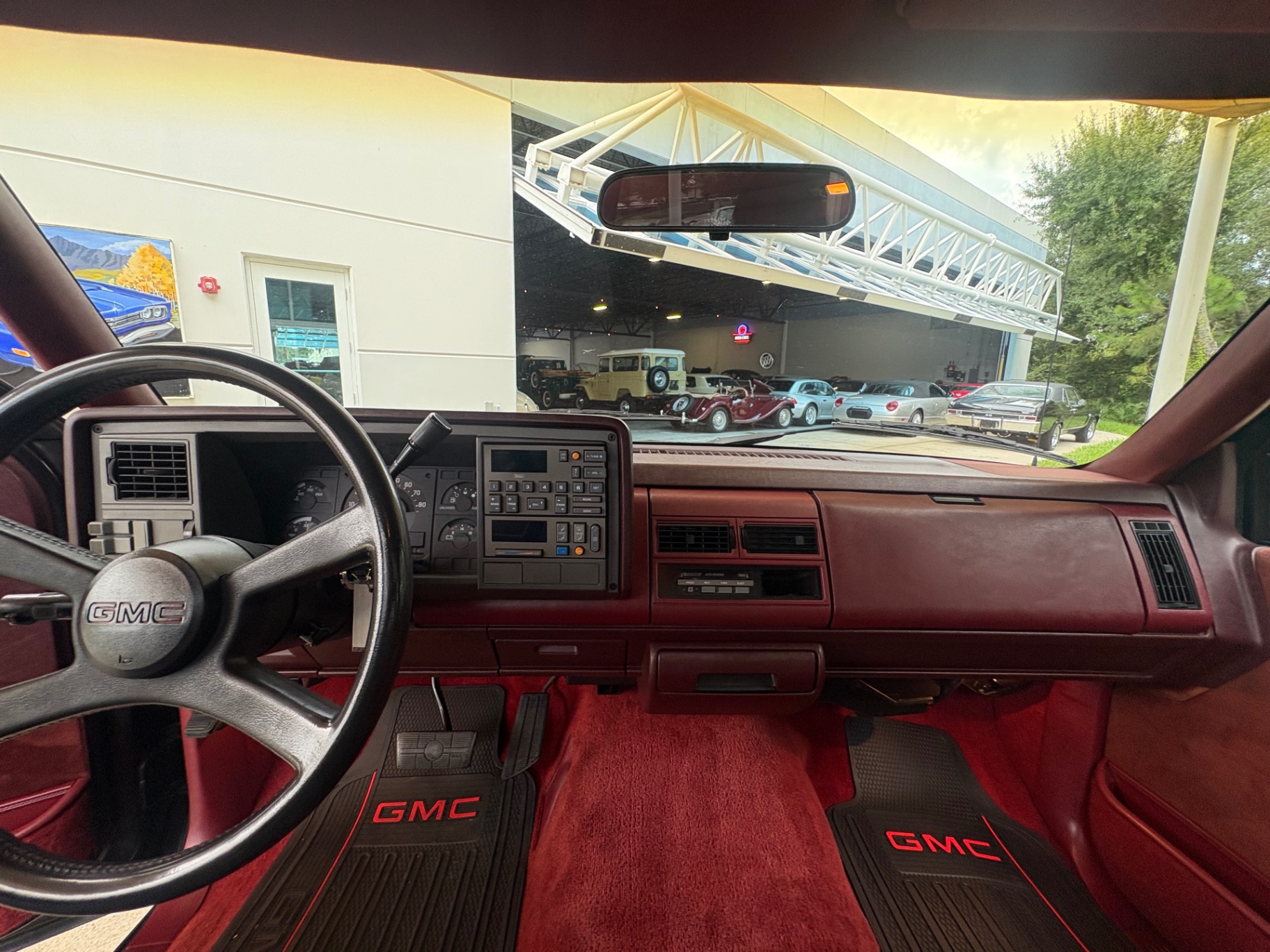 Vehicle photo 35