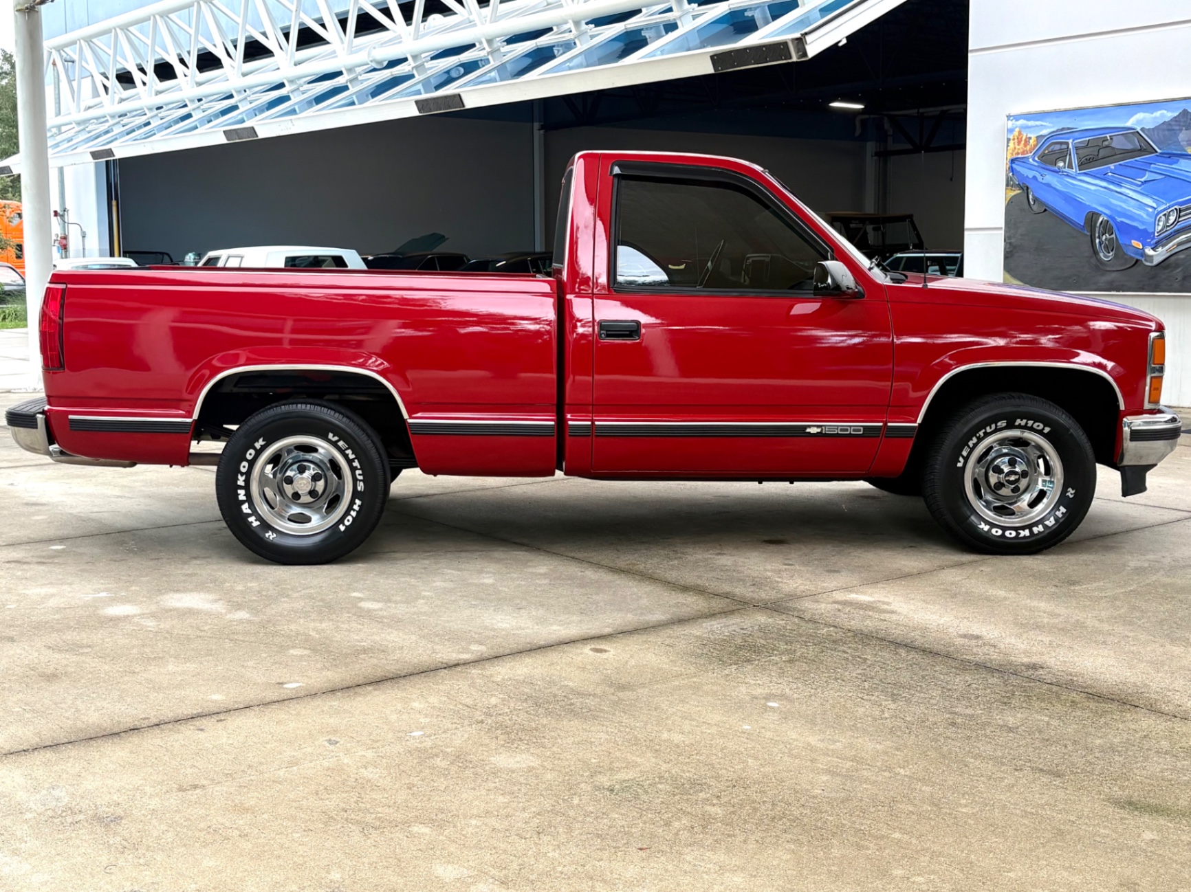 Vehicle photo 5