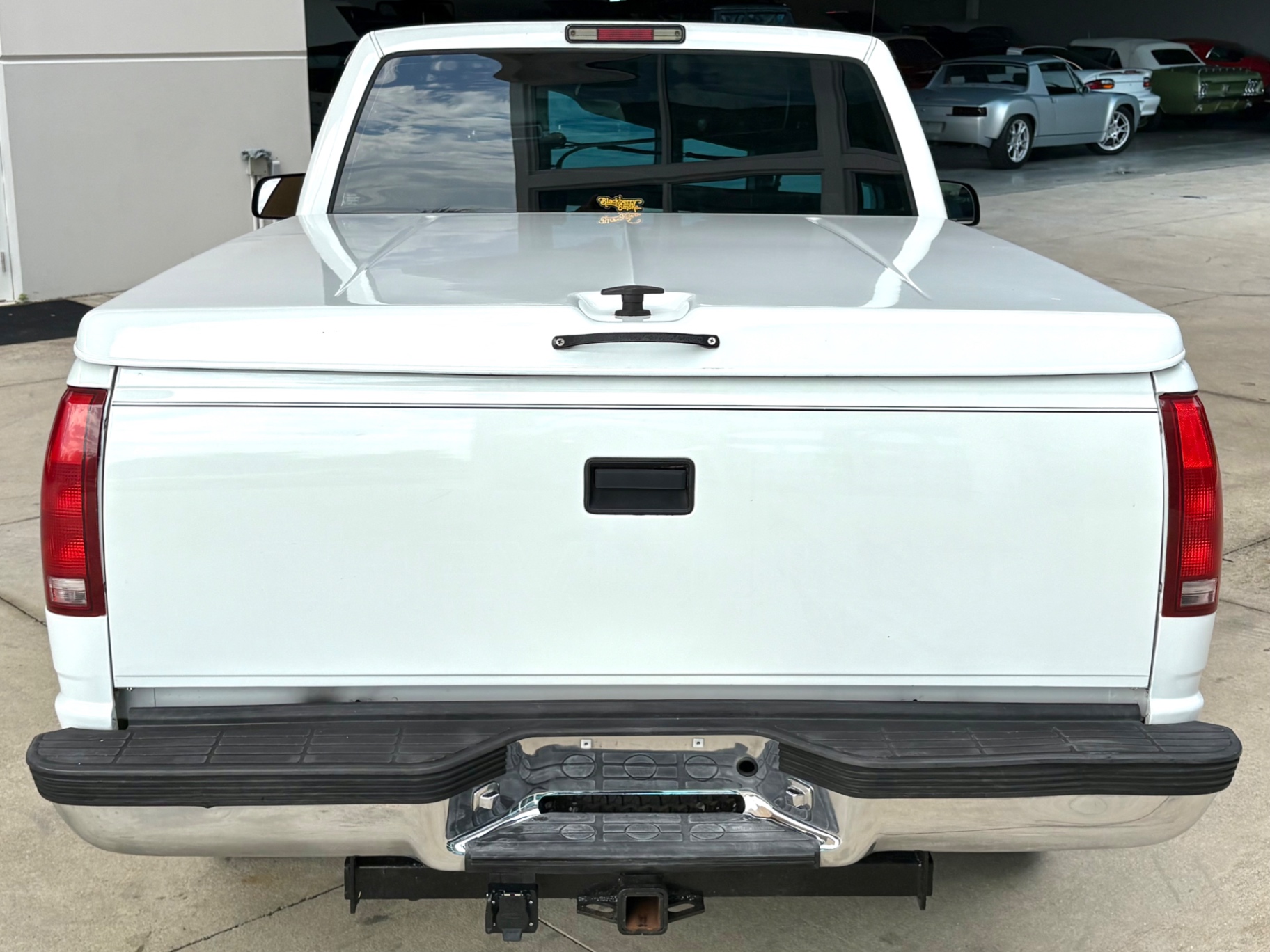 Vehicle photo 7