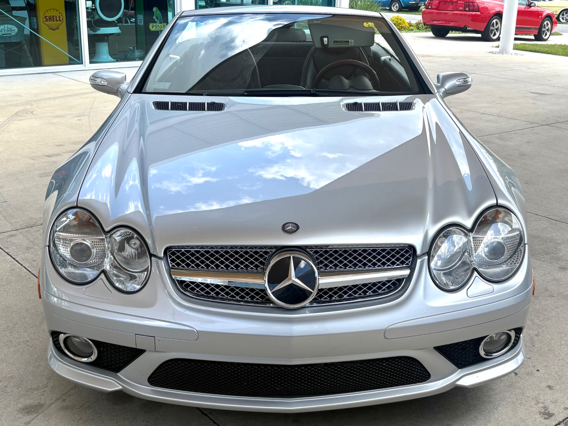 Vehicle photo 3
