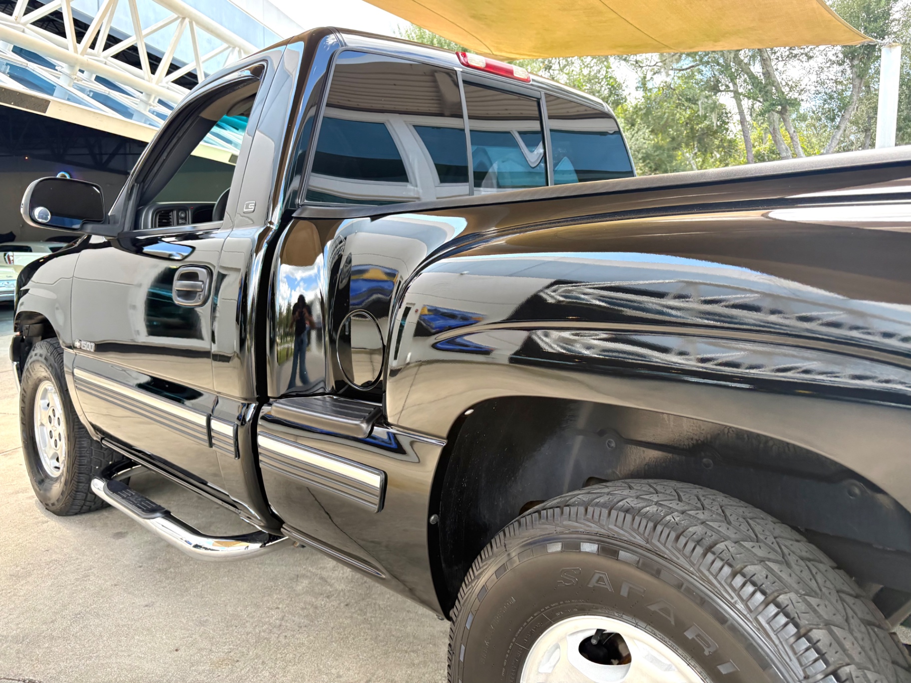 Vehicle photo 13