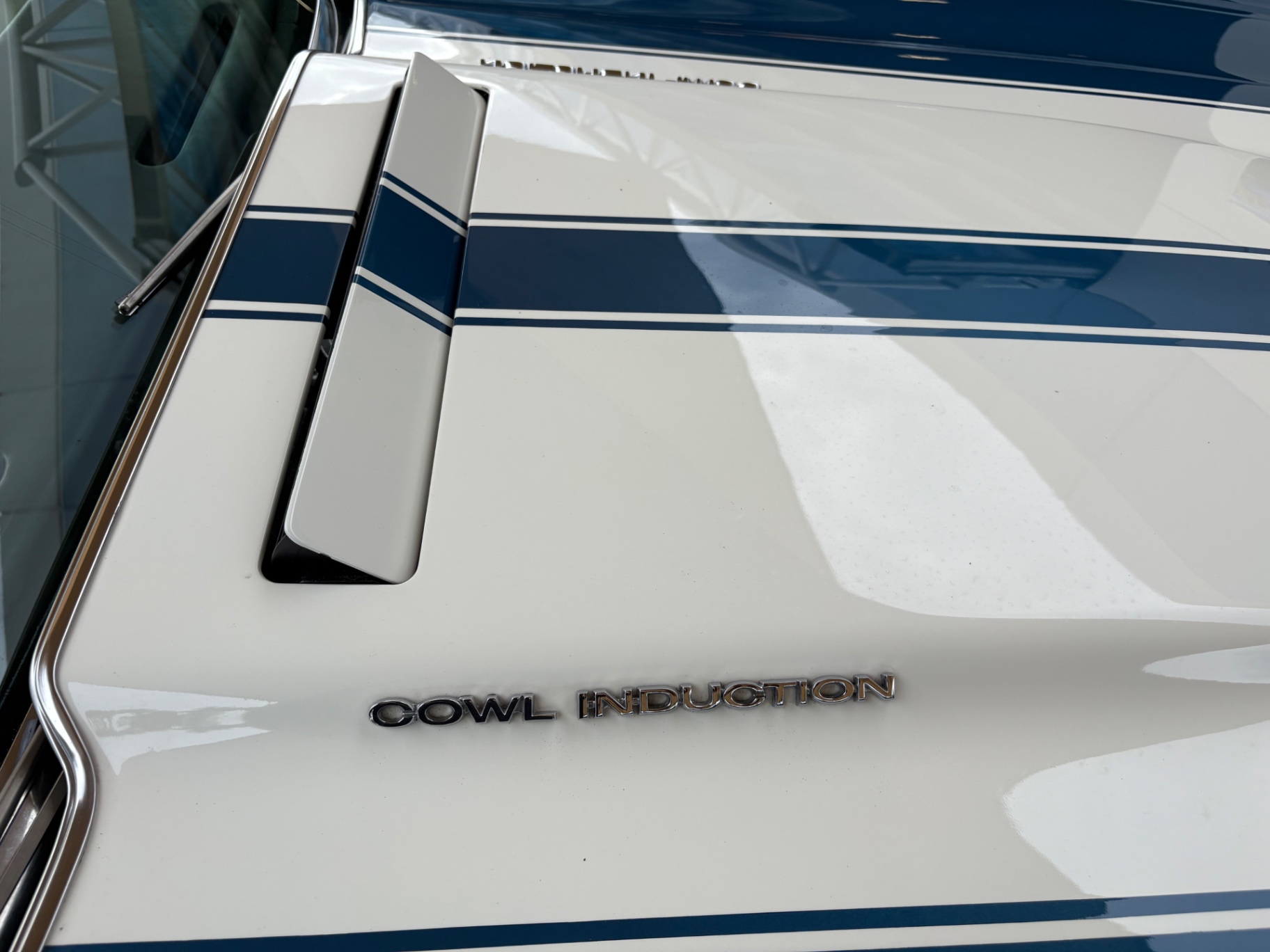 Vehicle photo 25