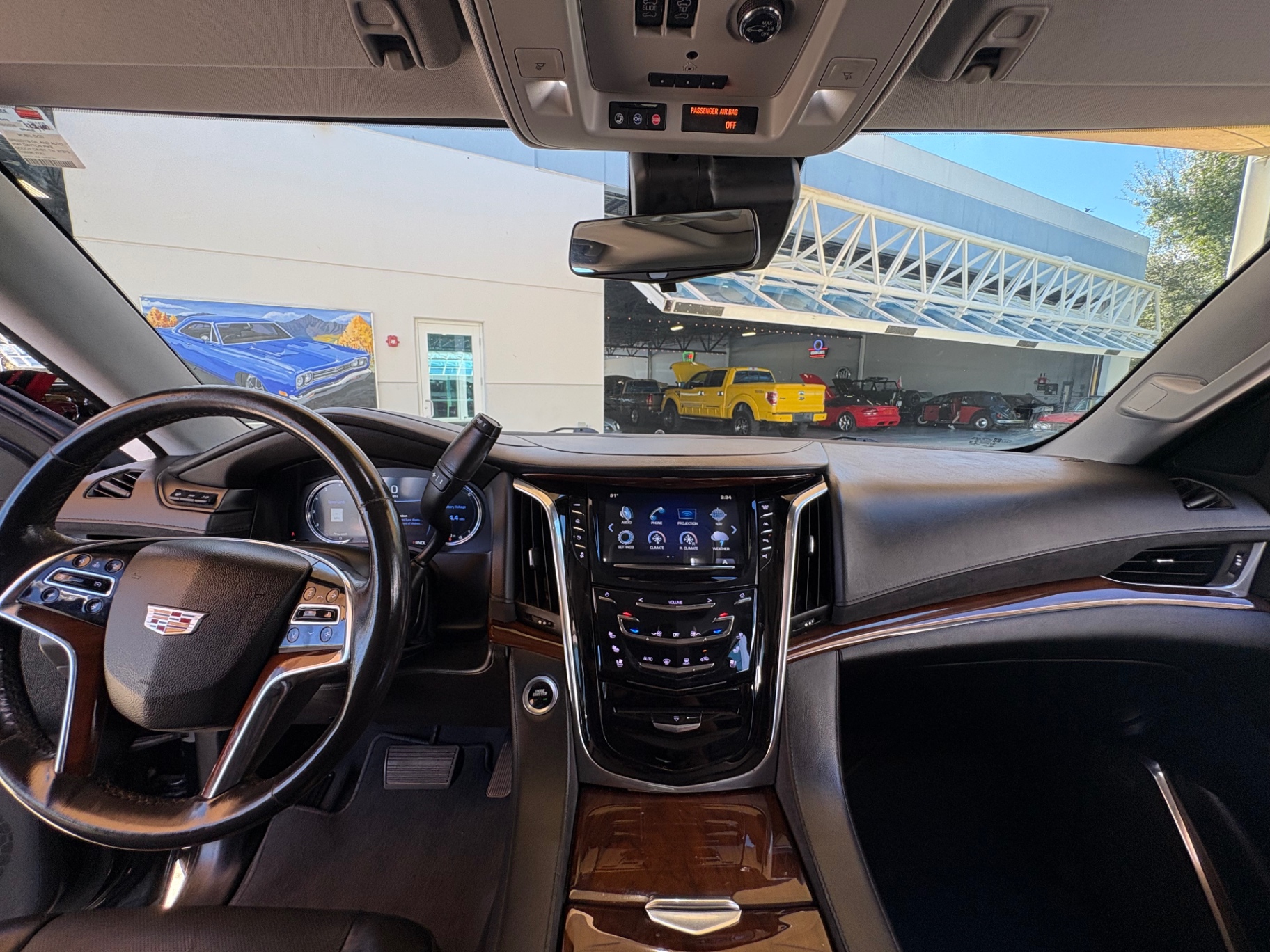 Vehicle photo 33