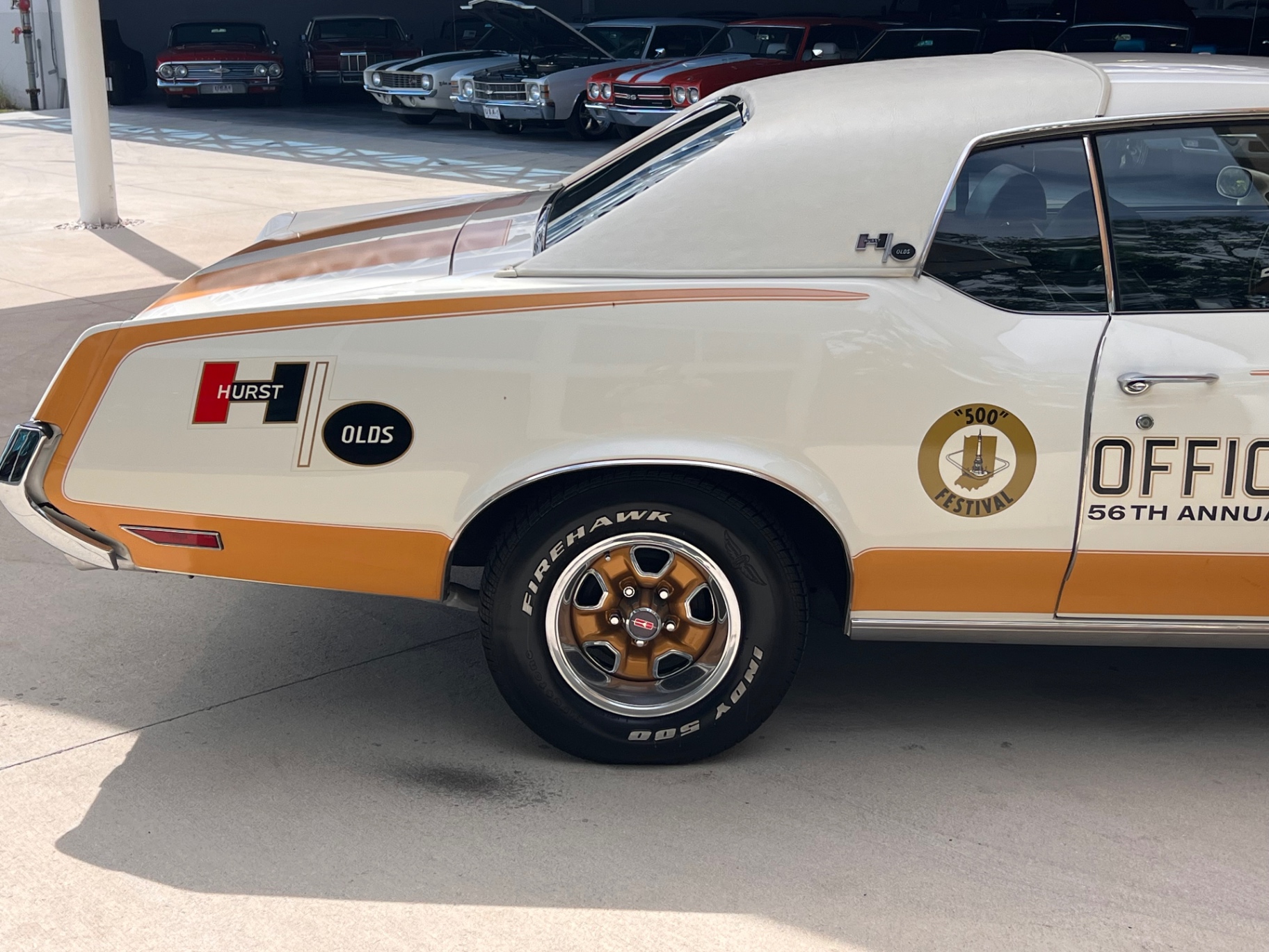 Vehicle photo 12