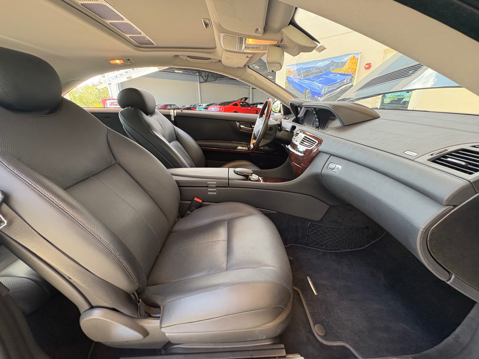 Vehicle photo 37