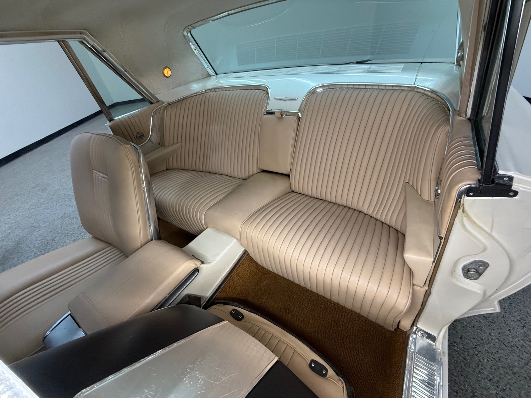 Vehicle photo 30