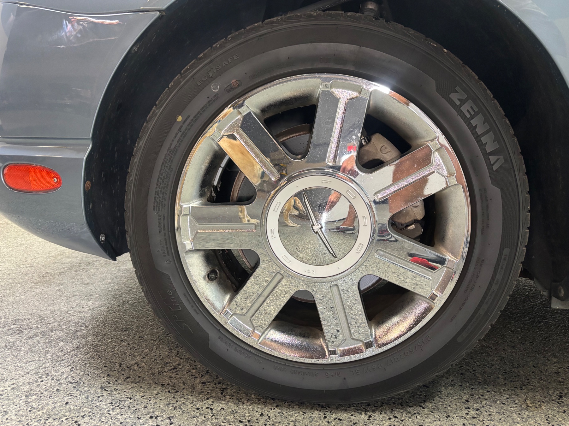 Vehicle photo 10