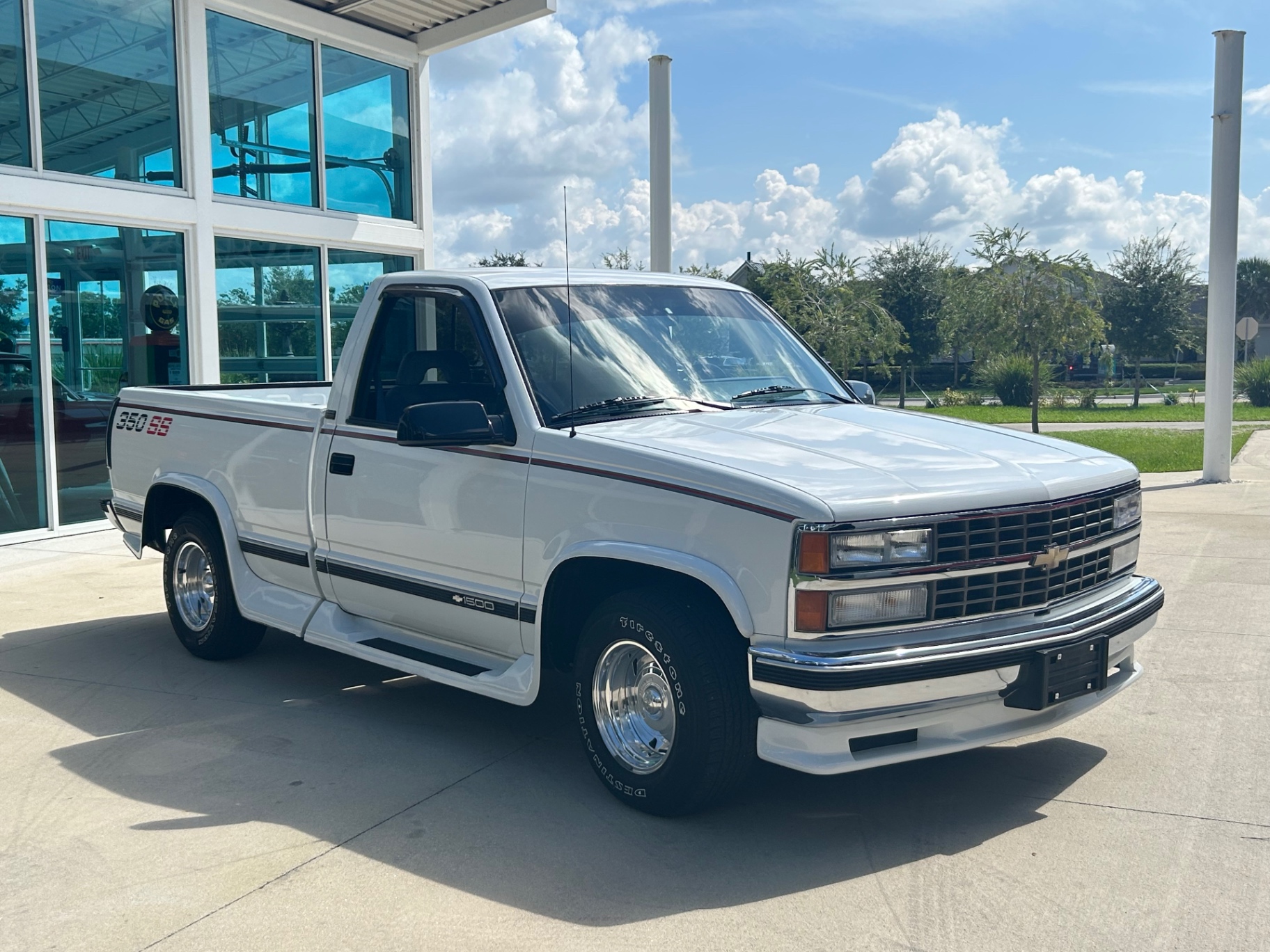 Vehicle photo 3