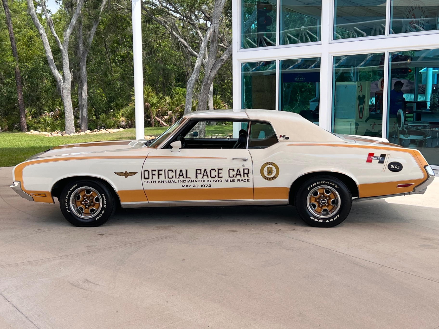 Vehicle photo 2