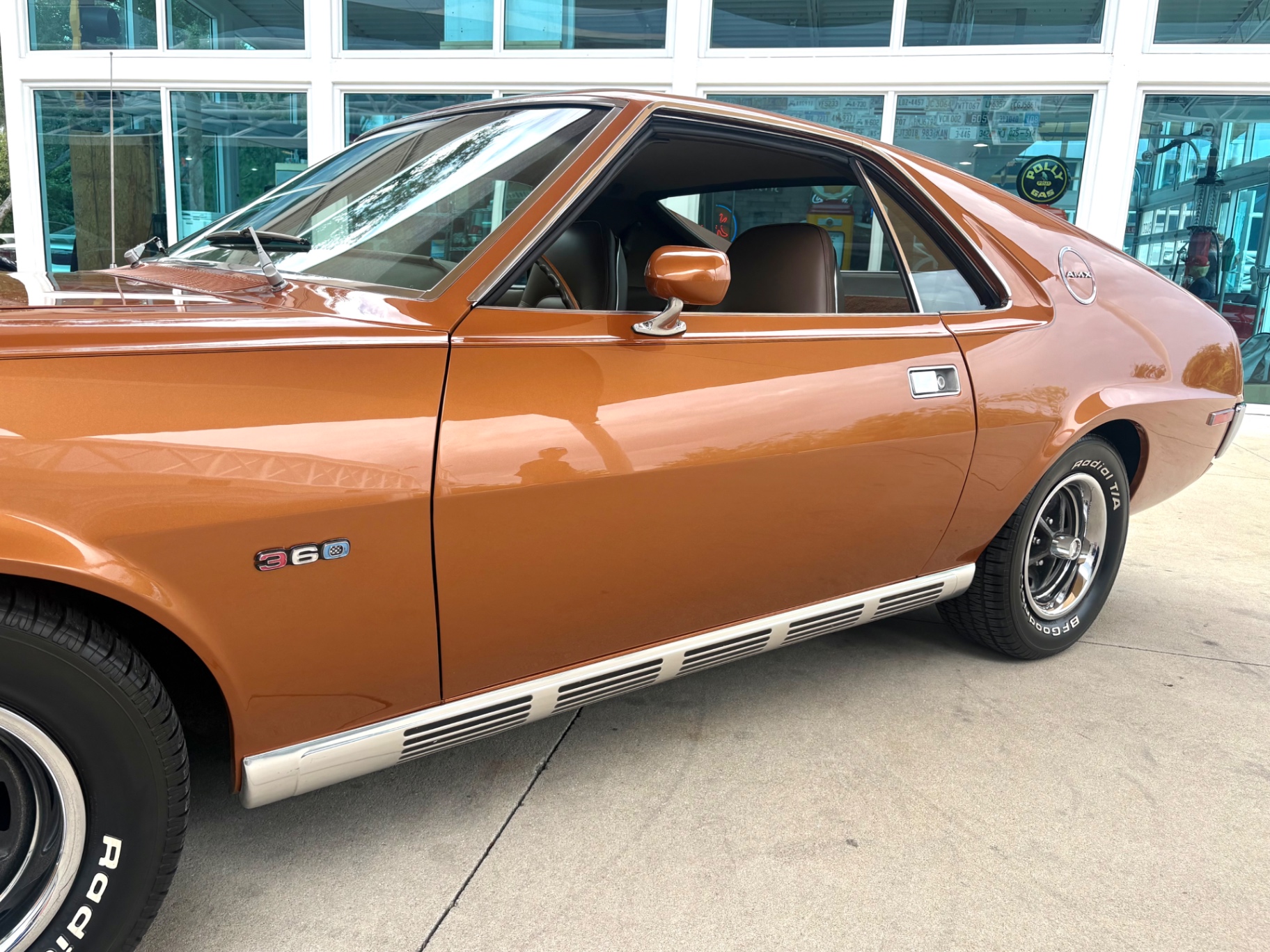 Vehicle photo 13