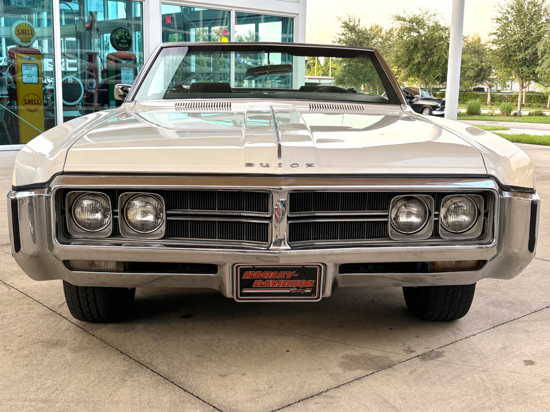 Vehicle photo 2