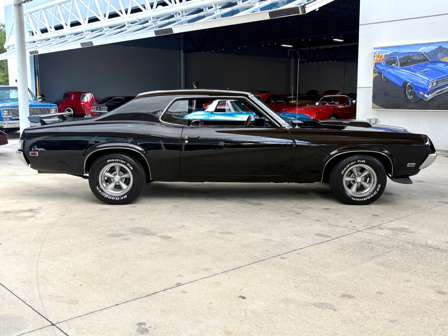 Vehicle photo 5