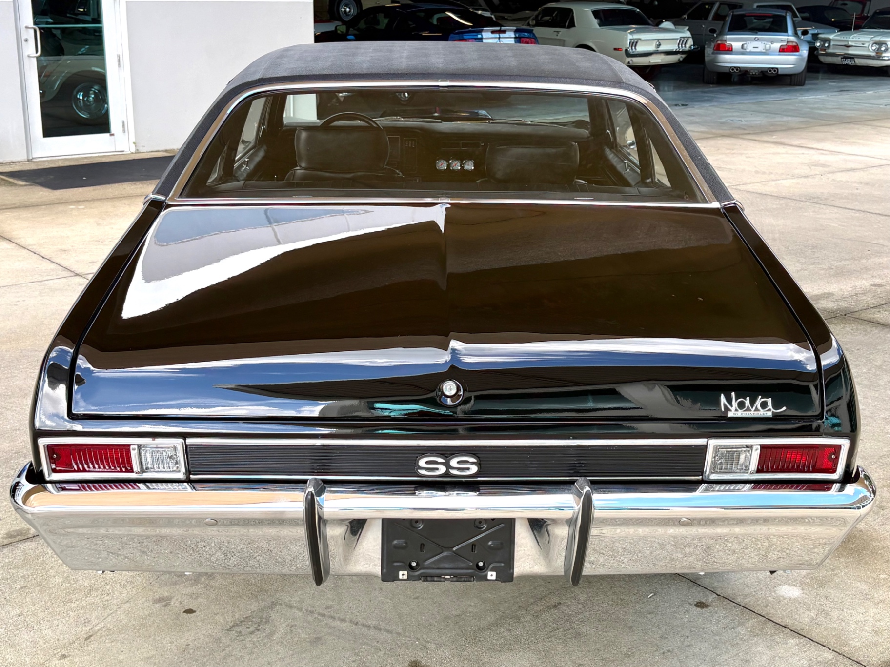 Vehicle photo 8