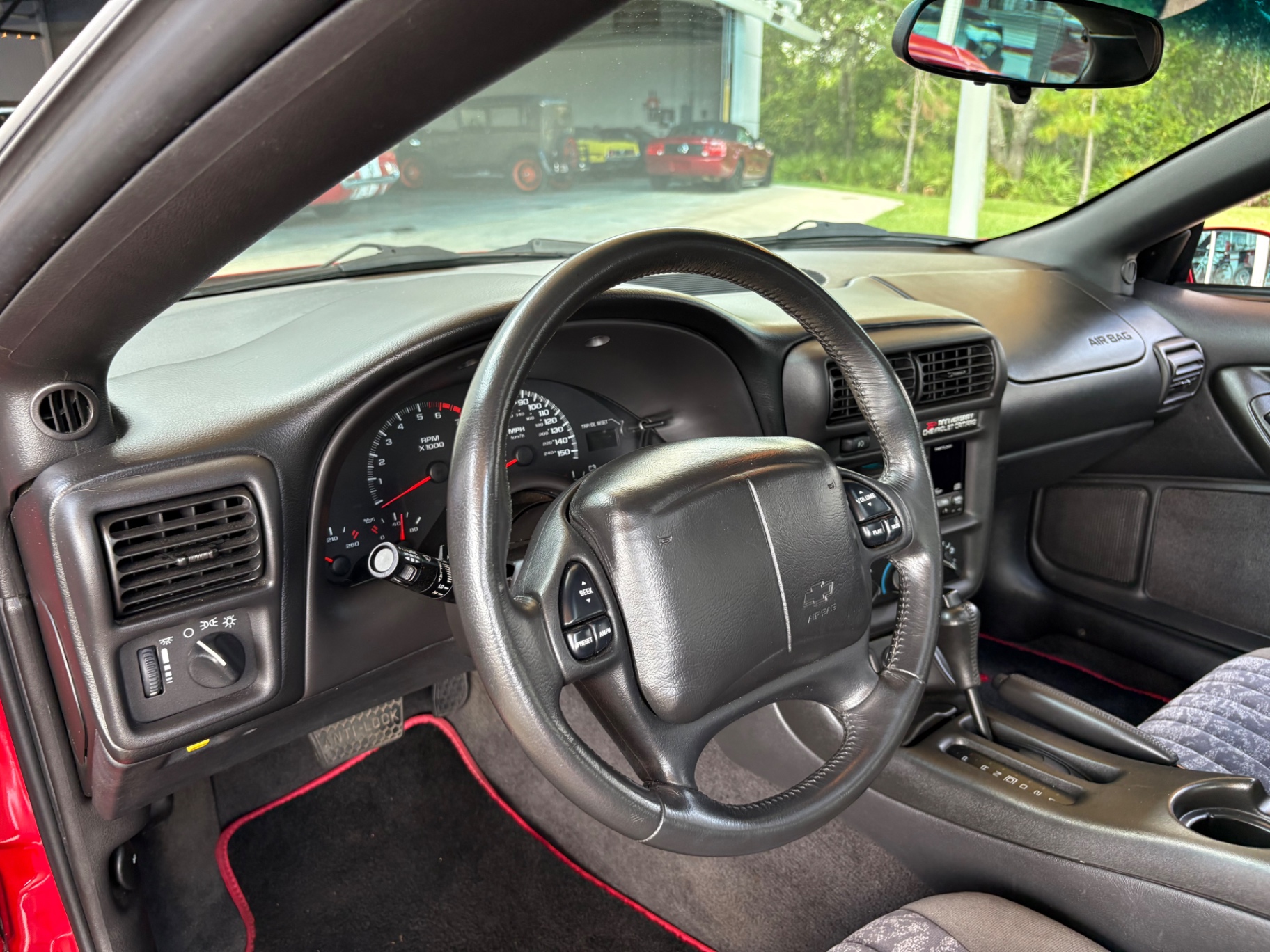 Vehicle photo 32