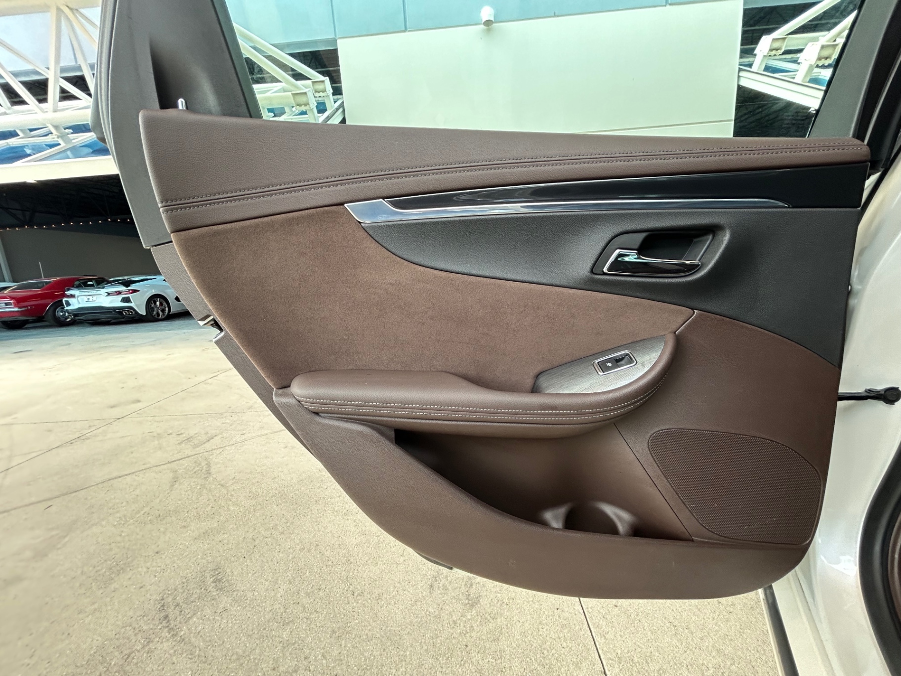 Vehicle photo 34