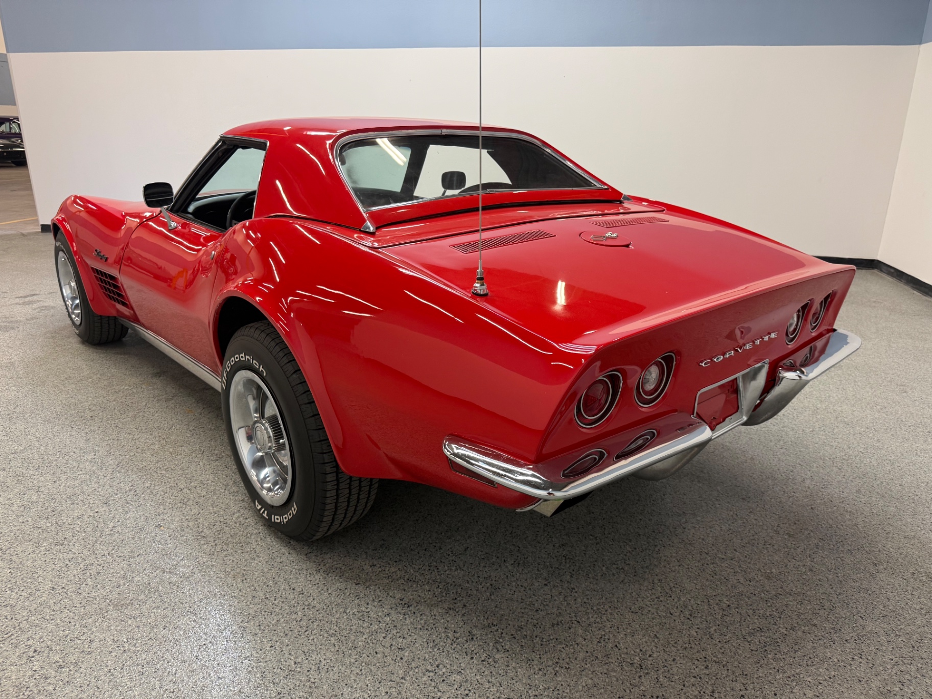 Vehicle photo 3