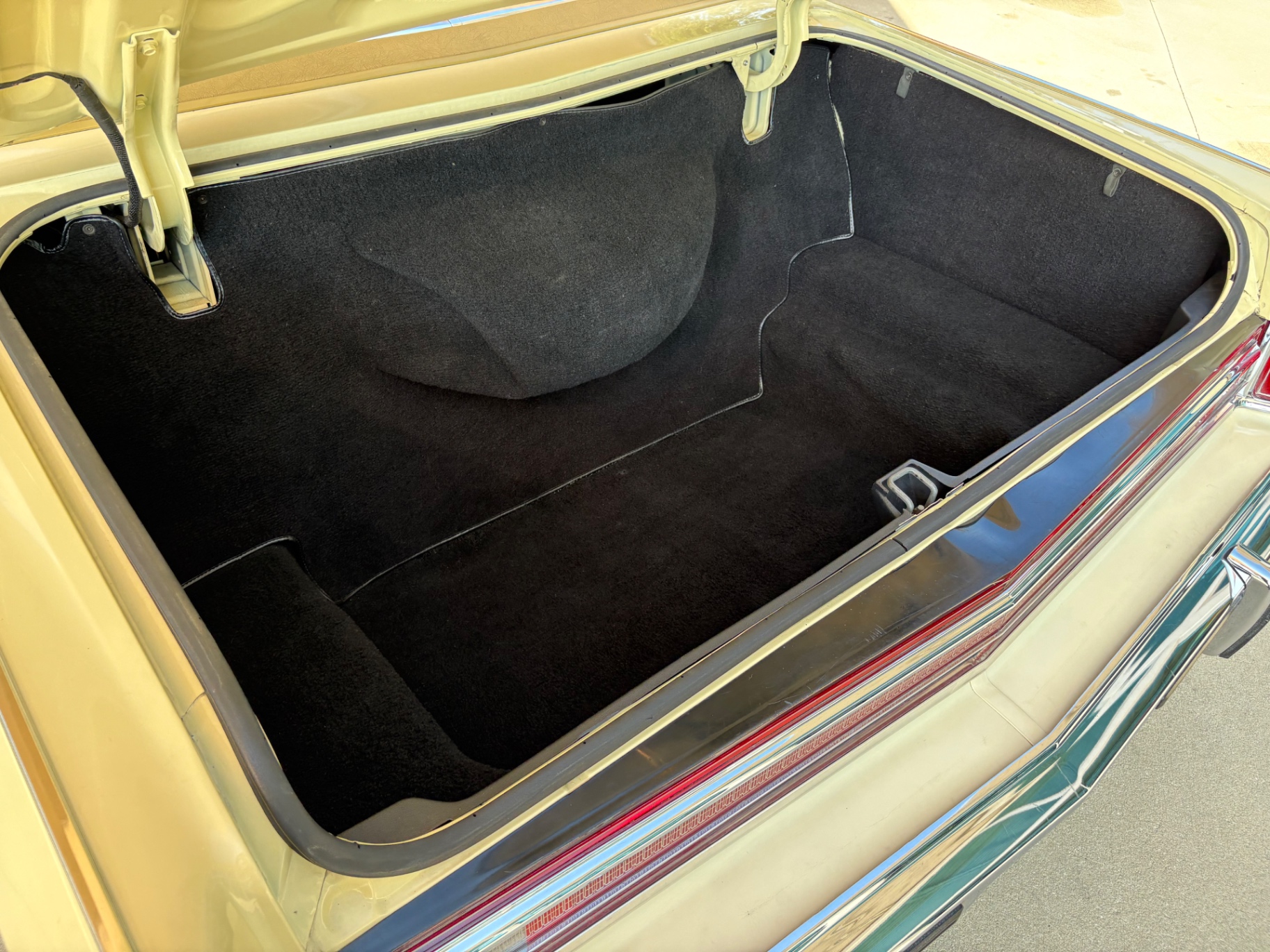 Vehicle photo 10