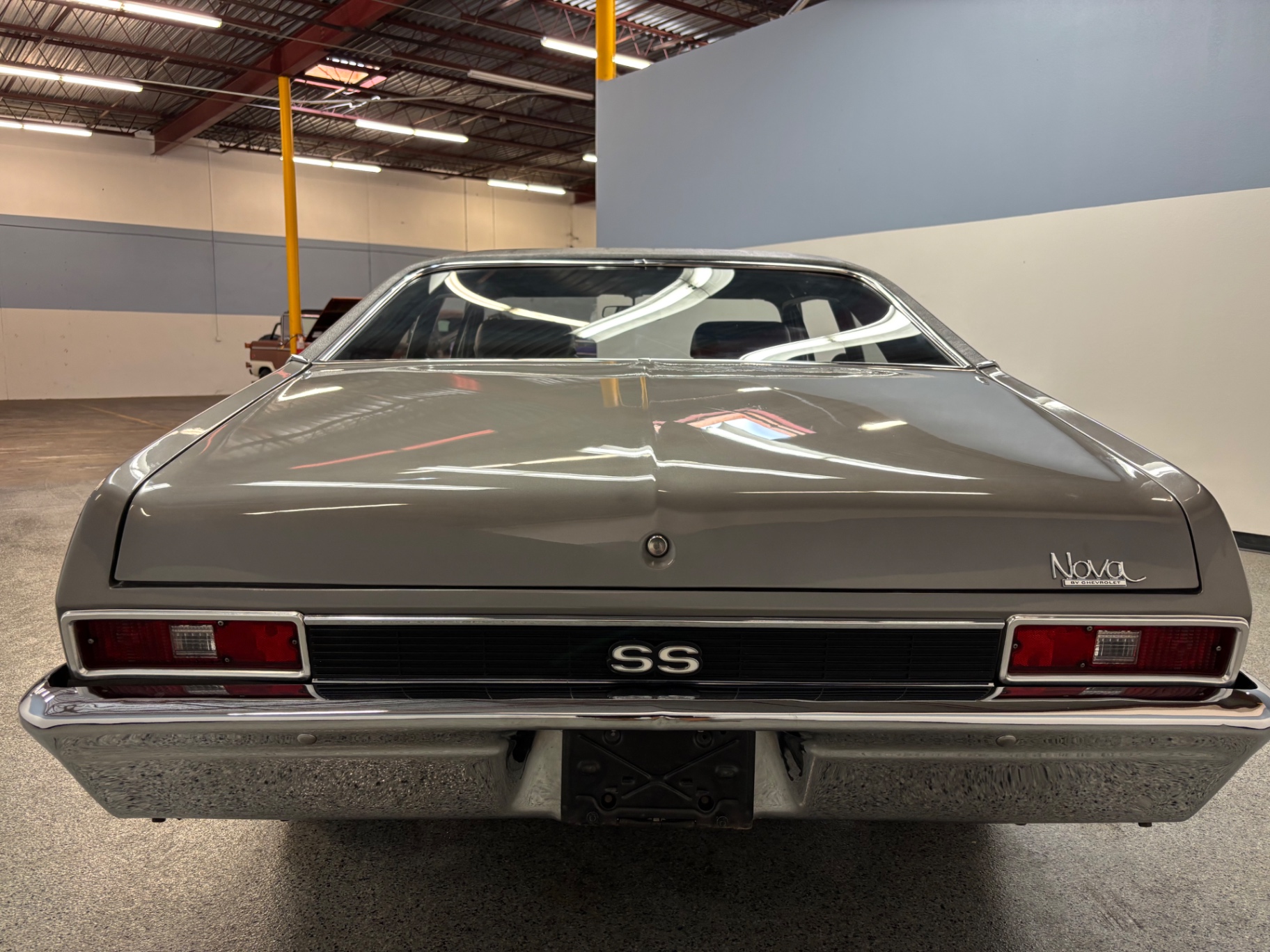 Vehicle photo 6