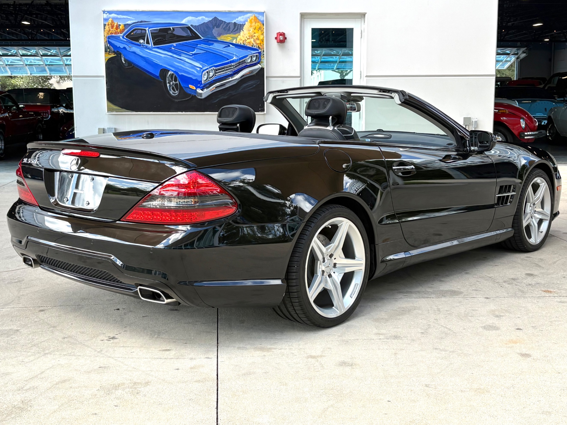 Vehicle photo 6