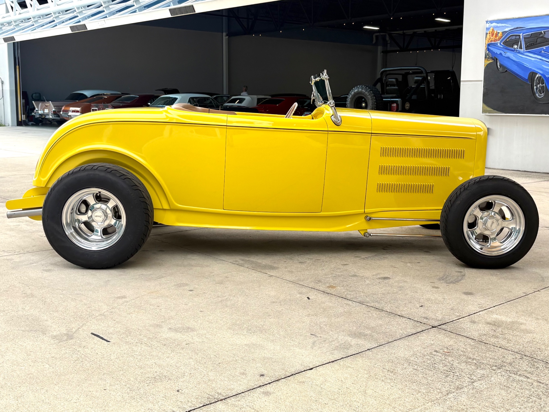 Vehicle photo 5