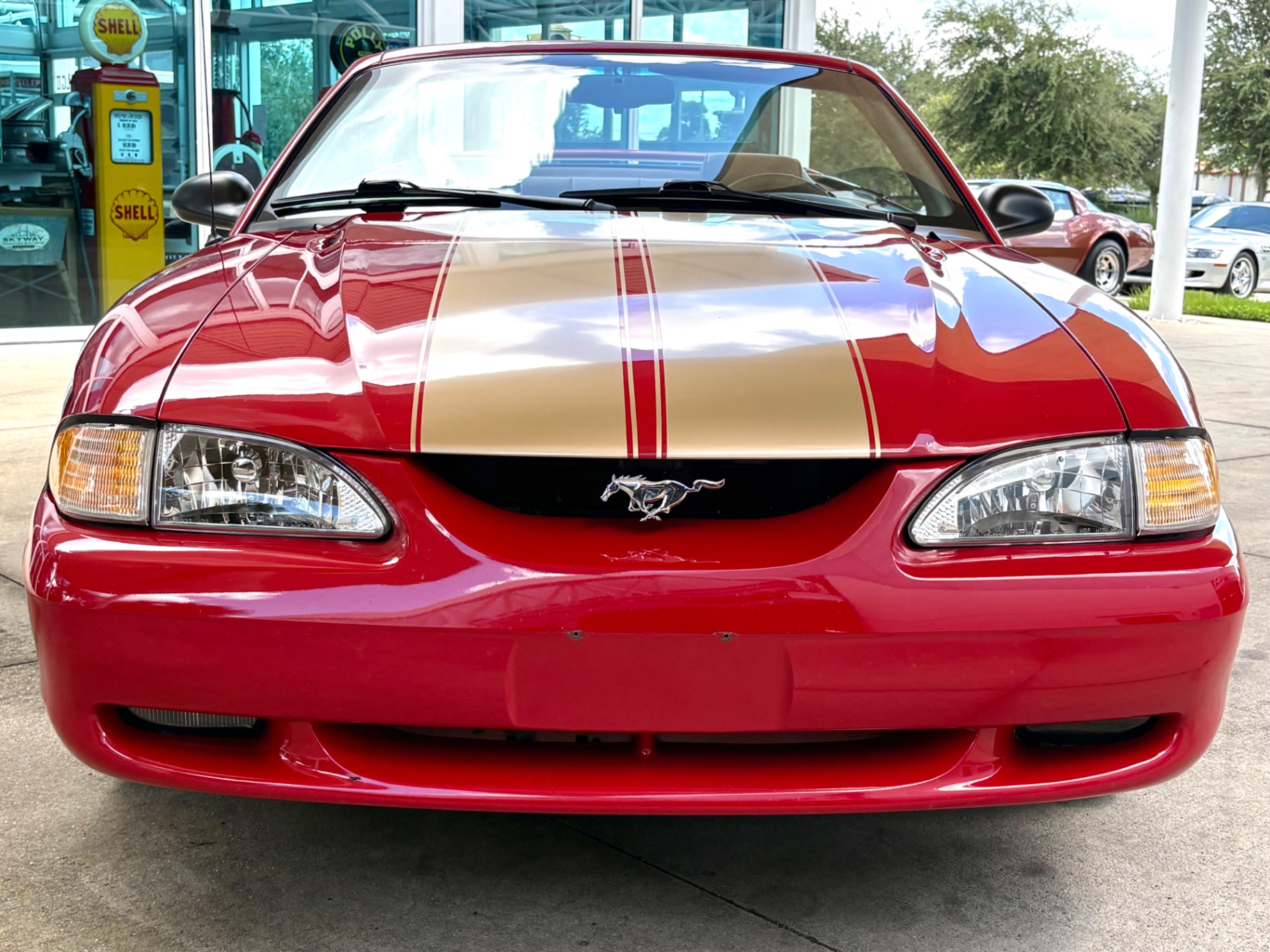 Vehicle photo 2