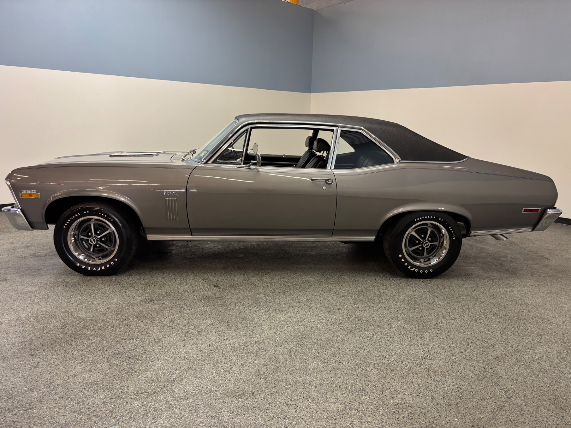 Vehicle photo 4