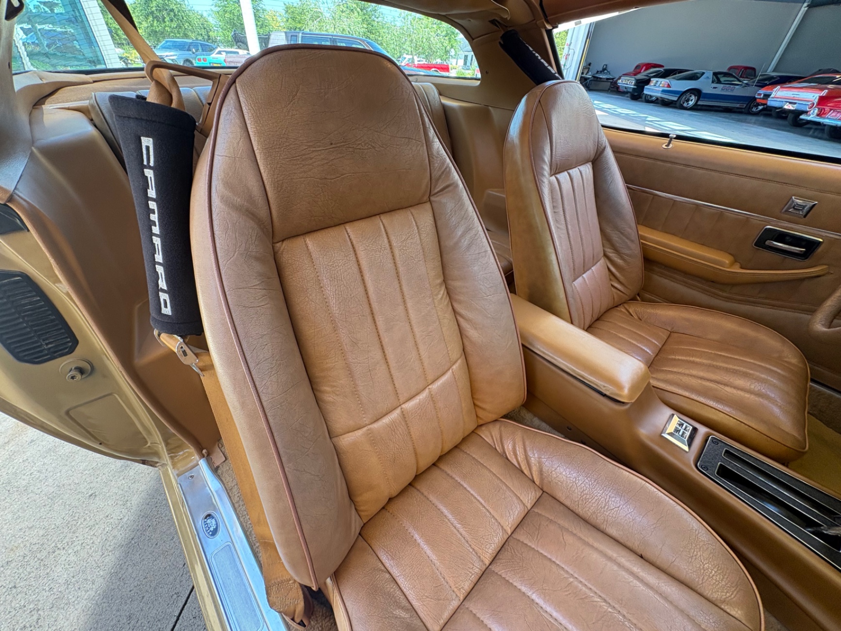 Vehicle photo 26