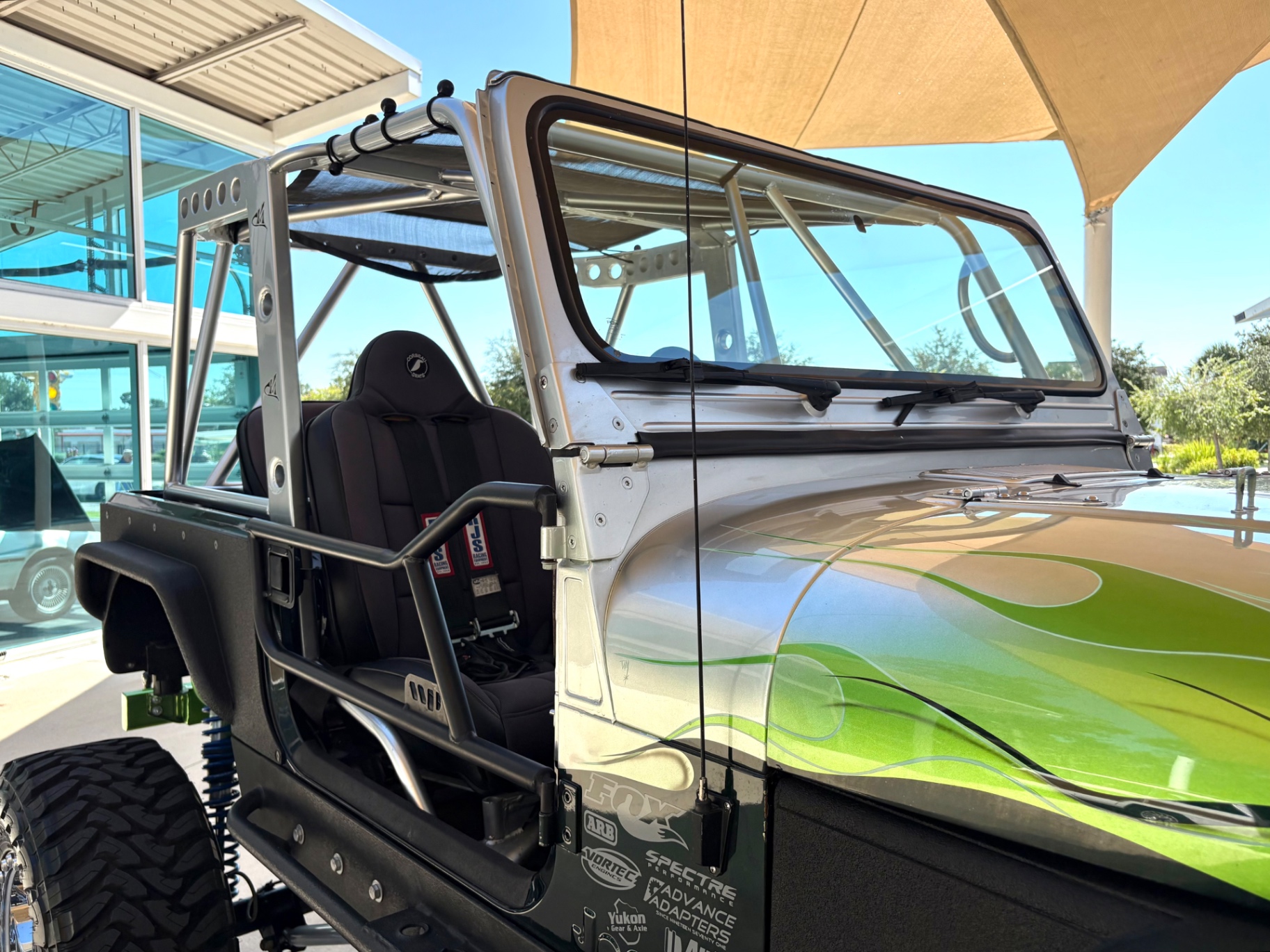 Vehicle photo 17