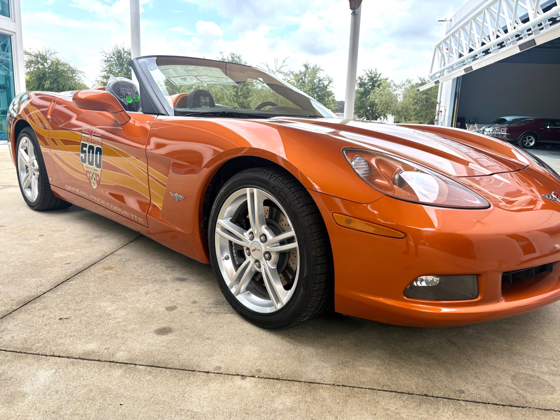 Vehicle photo 19