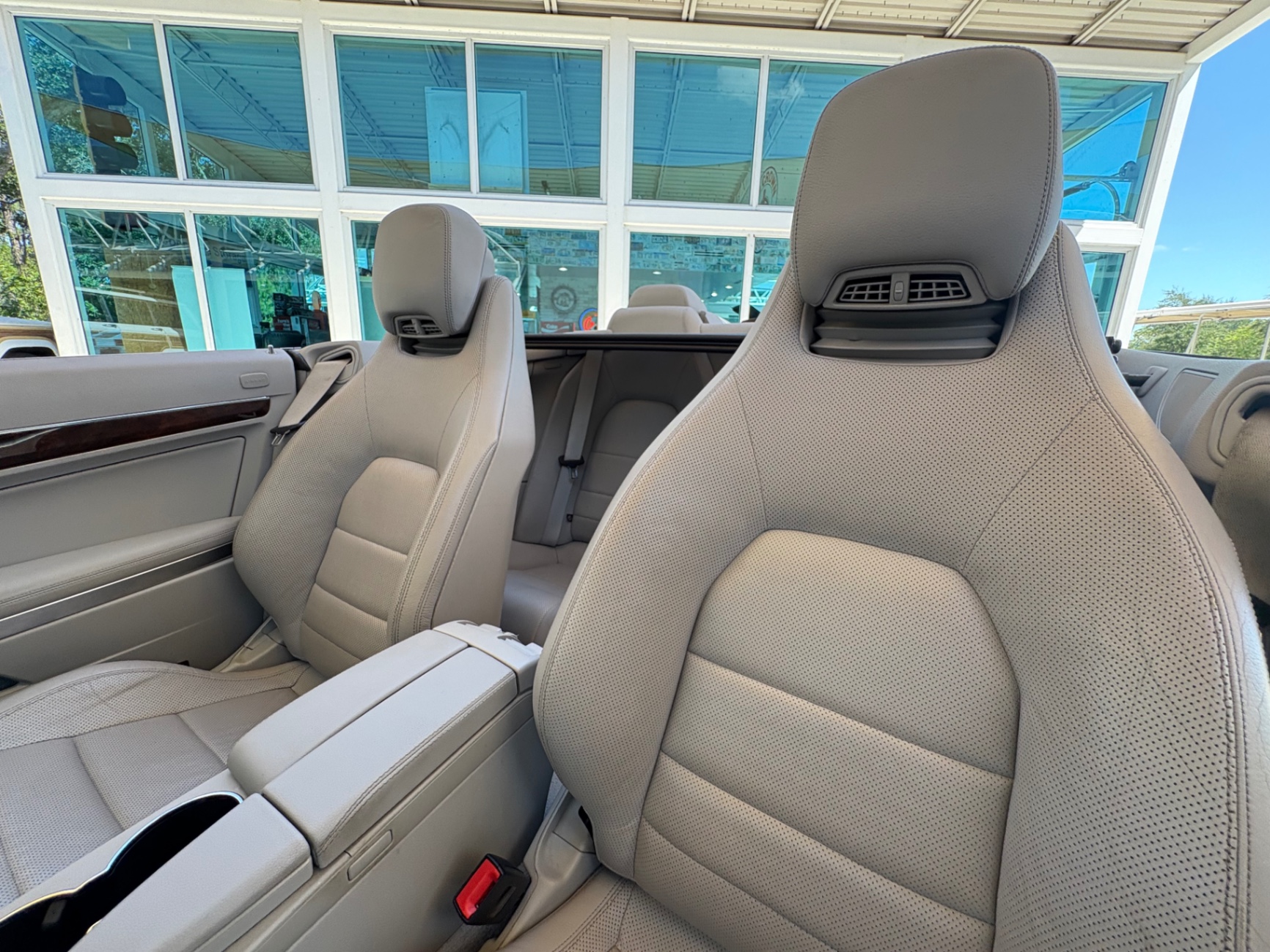 Vehicle photo 37