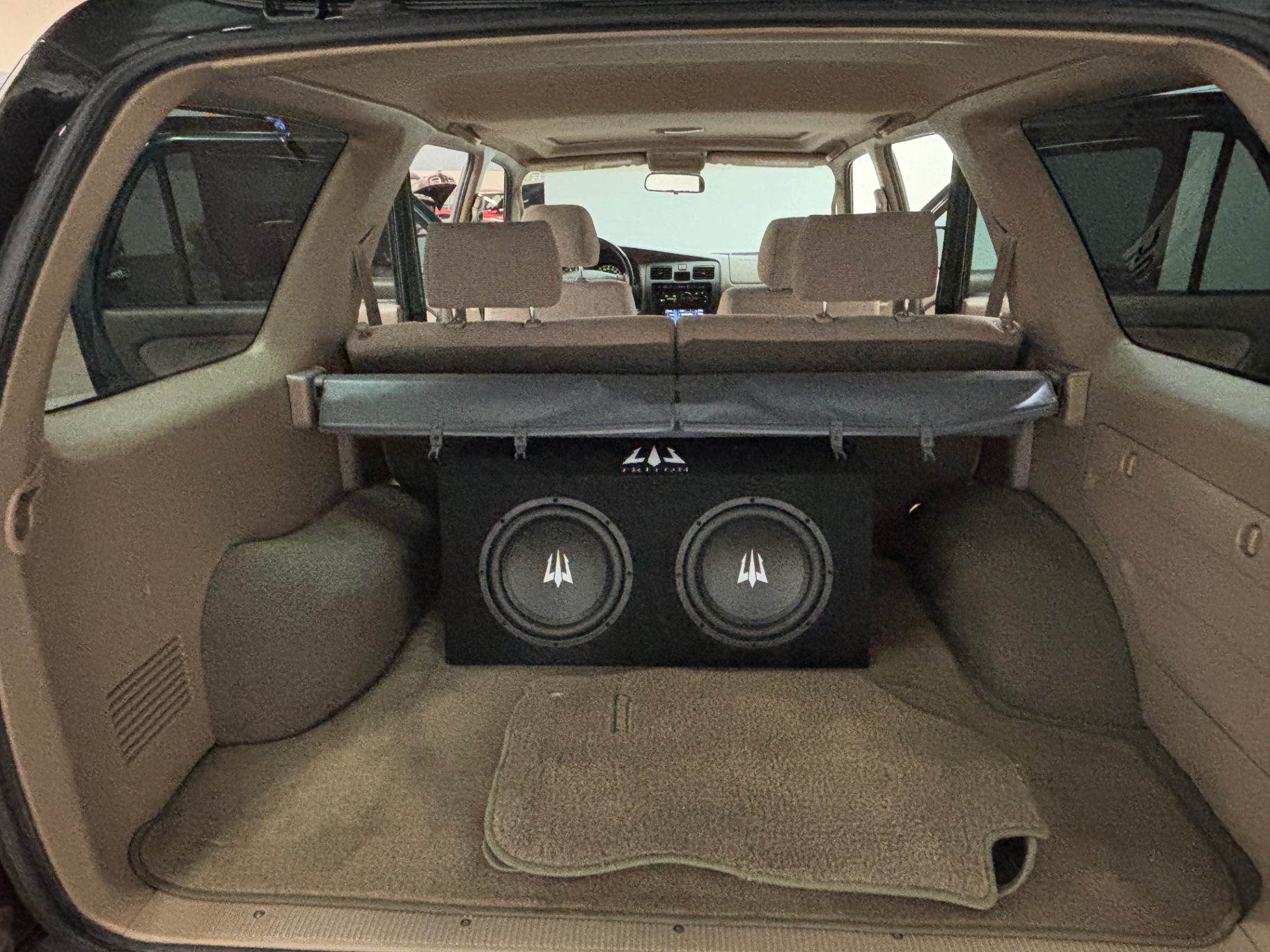 Vehicle photo 29