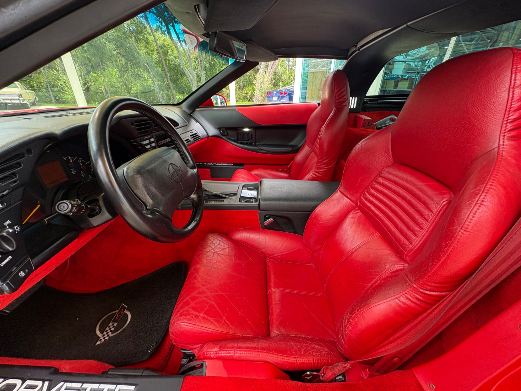 Vehicle photo 30