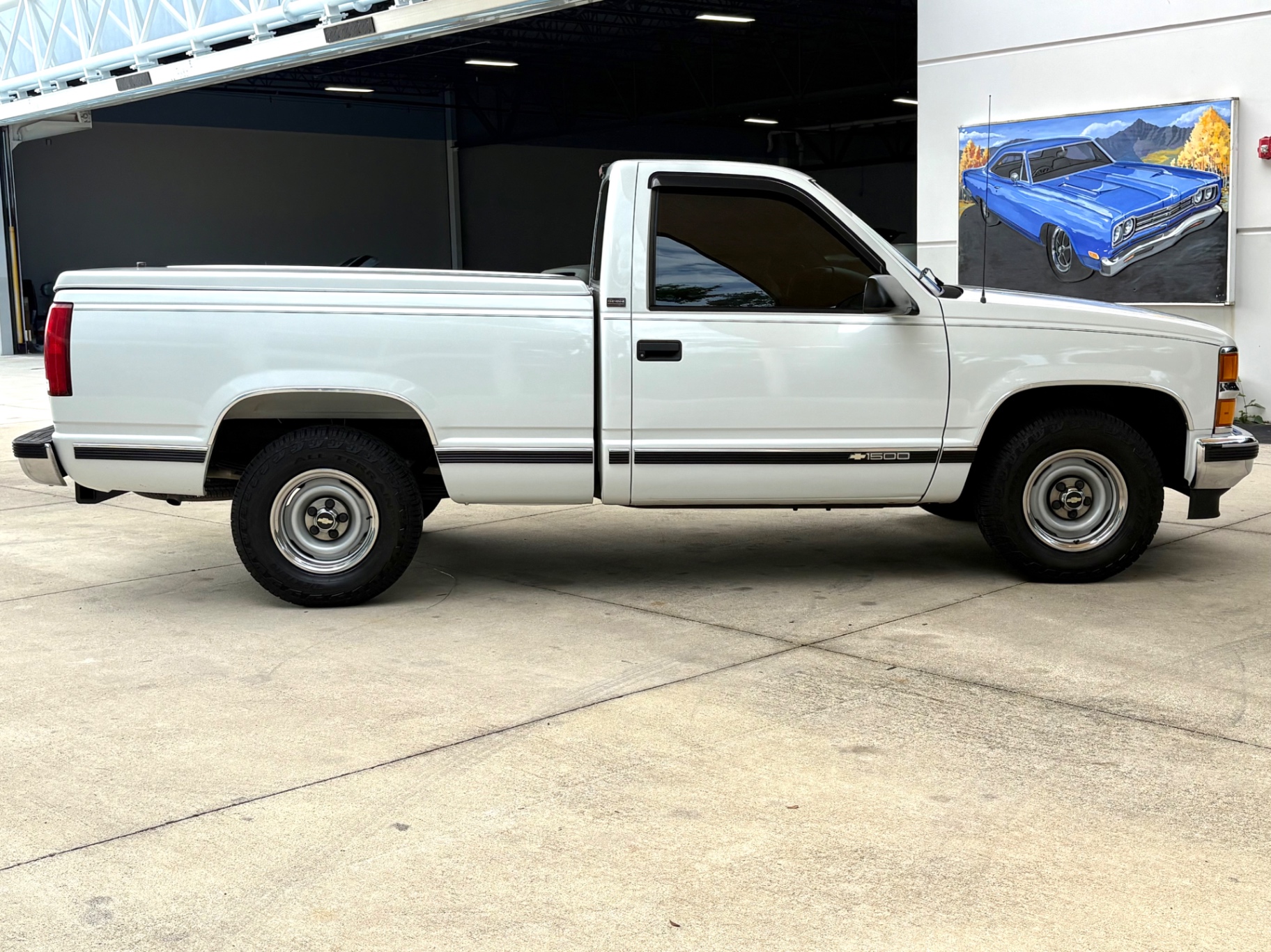 Vehicle photo 4