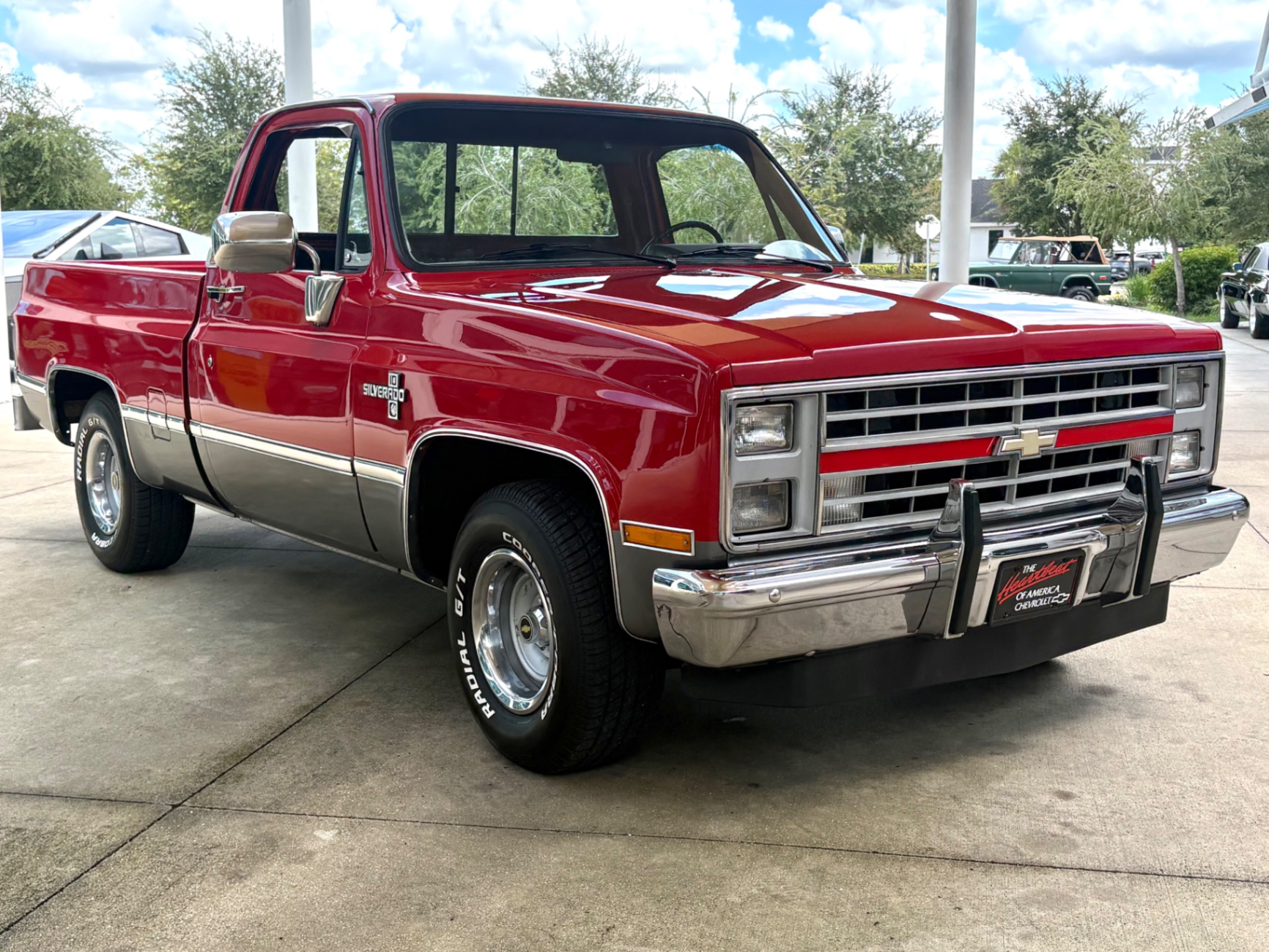 Vehicle photo 4